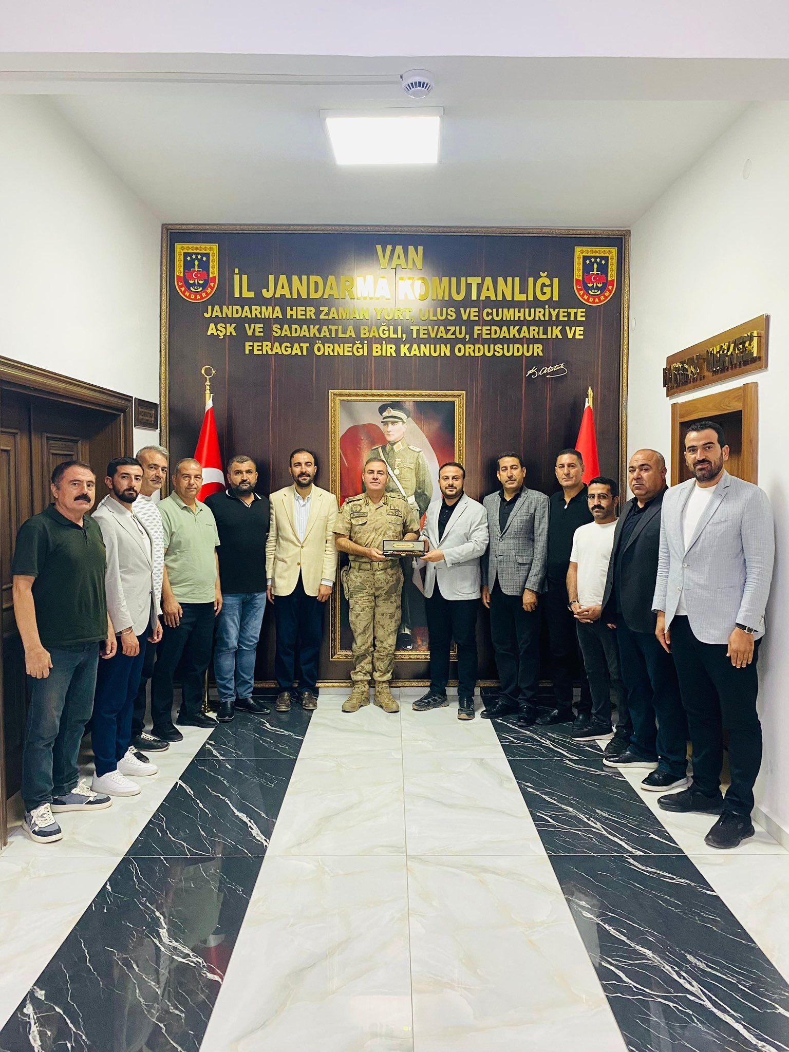 Ak Parti Haliliye Yönetim Kurulu, Van Jandarma Komutanı Avkıran’a Hayırlı Olsun Ziyareti Gerçekleştirdi (2)