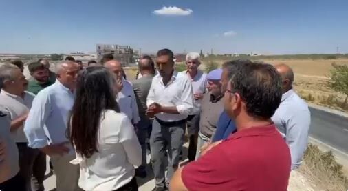 Dem Parti Şanlıurfa Milletvekili Dilan Kunt Ayan, Karaköprü Akziyaret Sulama Kanalının Bulduğu Bölgede Incelemede Bulundu. (4)