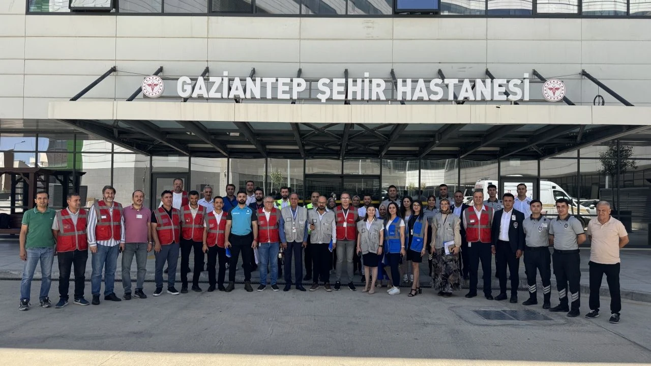 Gaziantep Şehir Hastanesi’nde Turkuaz Kod Tatbikatı Dikkat Çekti