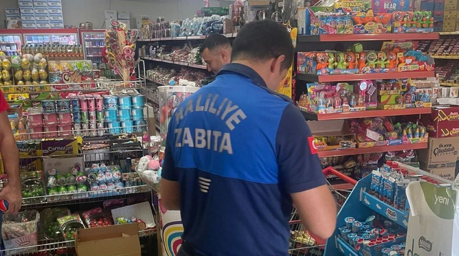 Market Raflarında Tehlike! Şanlıurfa’da Şok Baskın 6