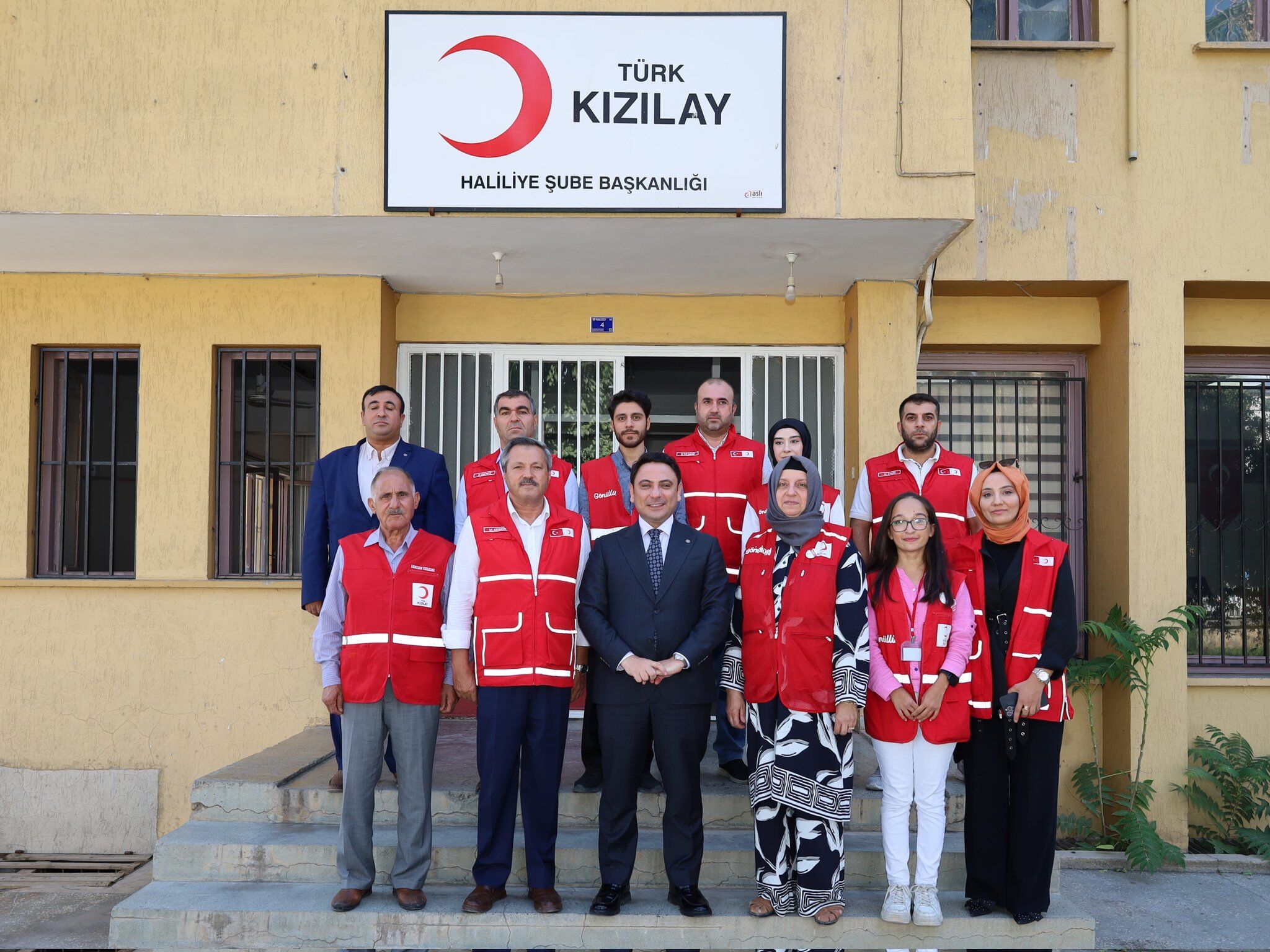 Haliliye Kaymakamı Muhammed Serkan Şahin, Kızılay Şubesini Ve Şehit Ailelerini Ziyaret Ederek Gönüllere Dokundu (2)