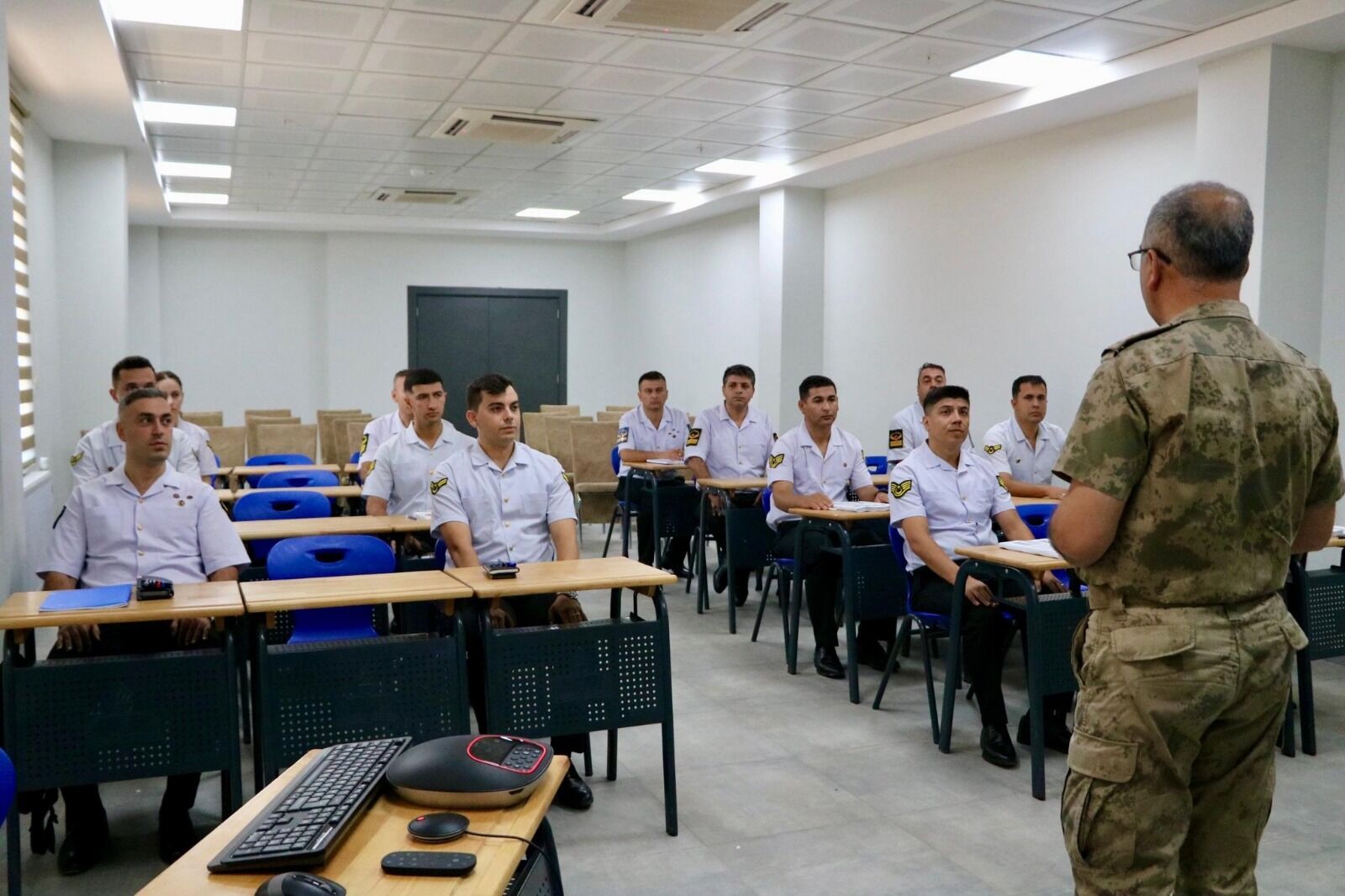Şanlıurfa İl Jandarma Komutanlığı Kursiyerlerine Trafik Güvenliği Eğitimi (2)