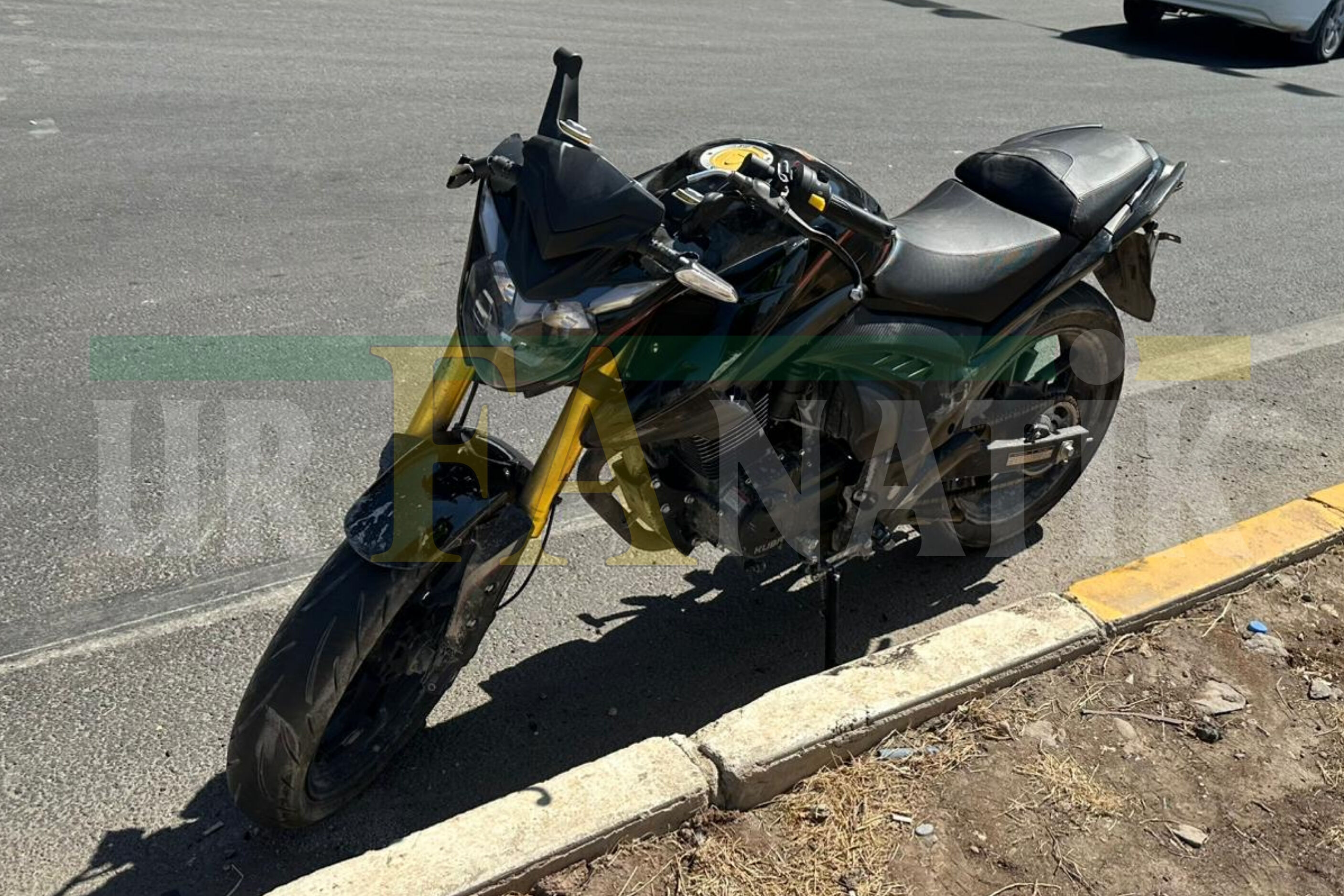 Şanlıurfa Karaköprü'de Otomobil Ile Motosiklet Çarpıştı 2 Kişi Yaralandı! (2)