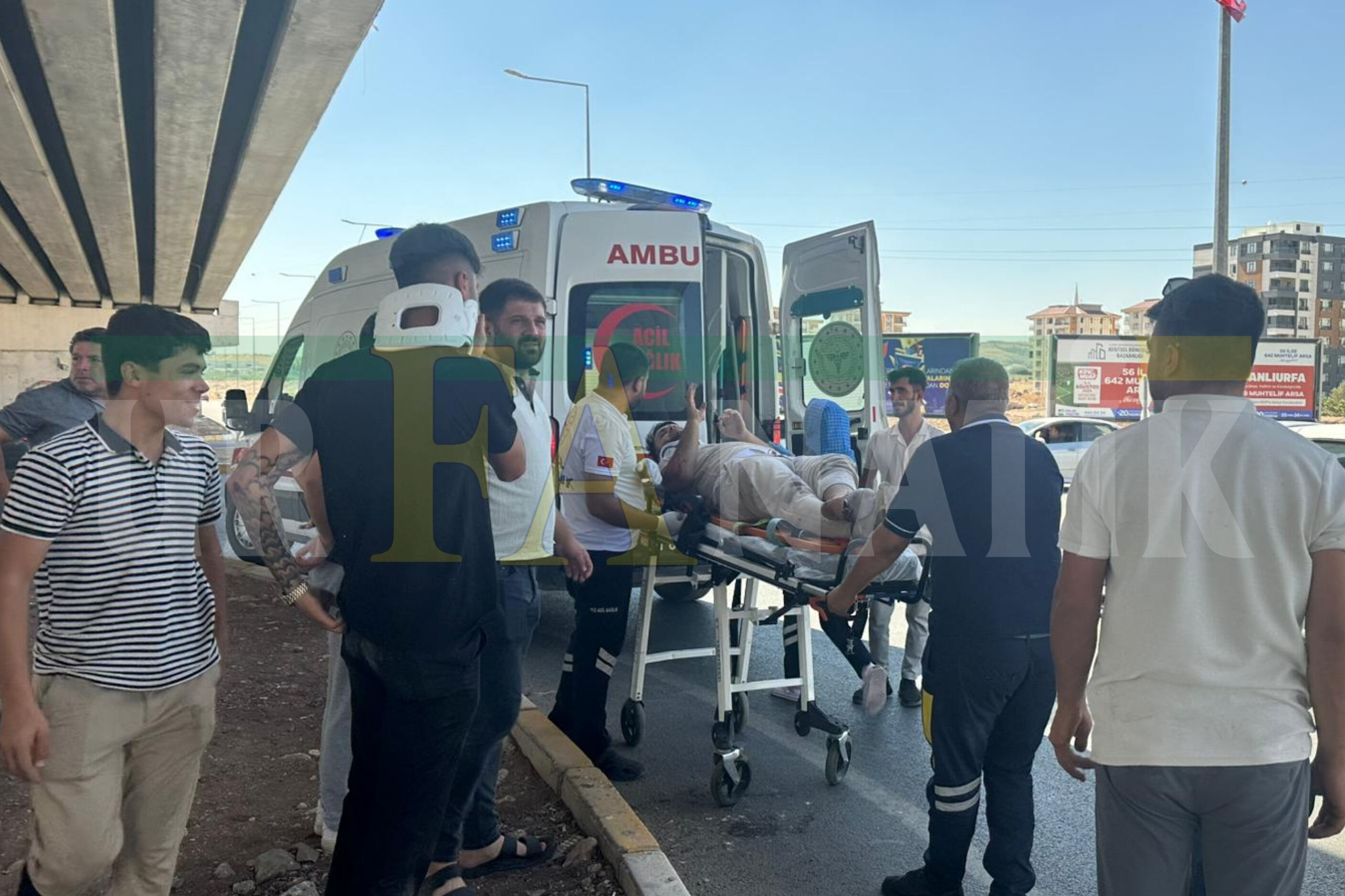Şanlıurfa Karaköprü'de Otomobil Ile Motosiklet Çarpıştı 2 Kişi Yaralandı! (3)