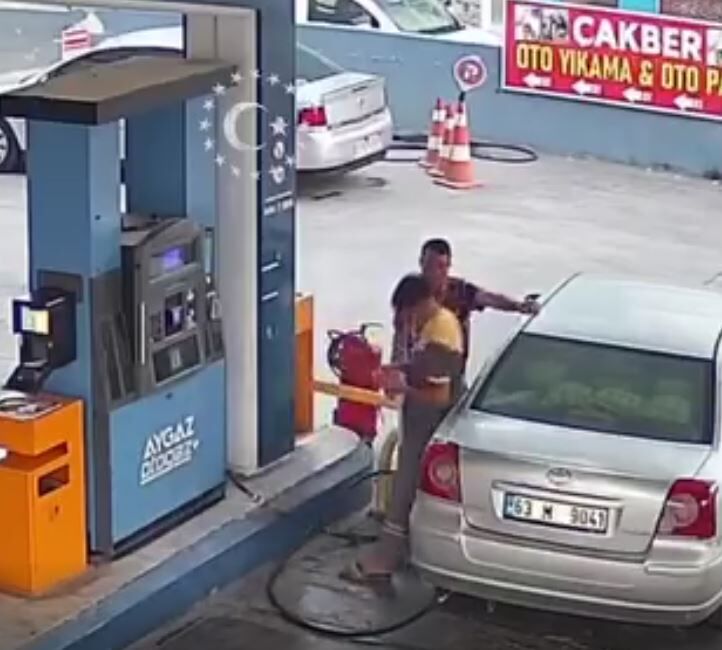 Şanlıurfa’da Lpg Hortumu Kopunca İstasyonda Korku Dolu Anlar Yaşandı (1)