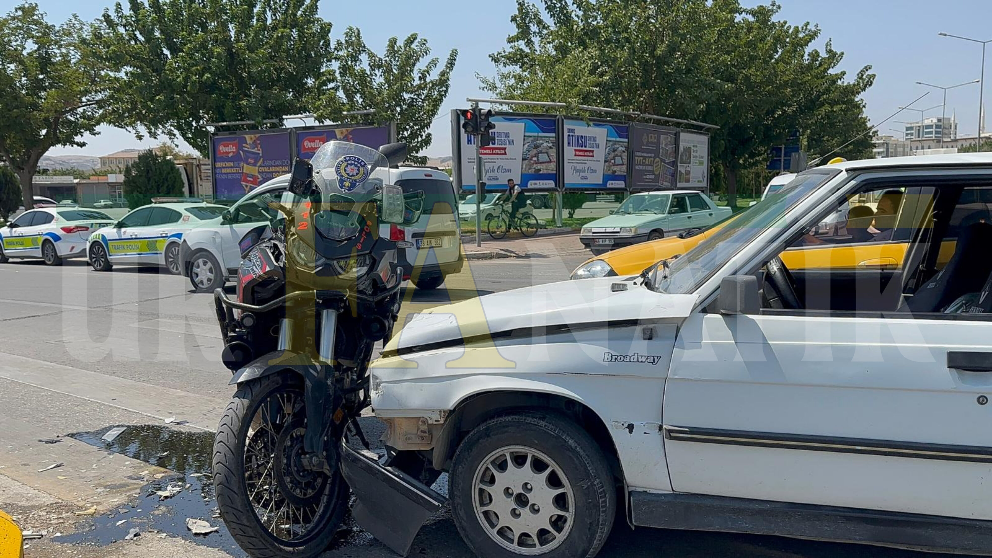 Şanlıurfa'da Yunus Timlerine Ait Motosiklet Ile Otomobil Çarpıştı 1 Polis Yaralandı! (3)