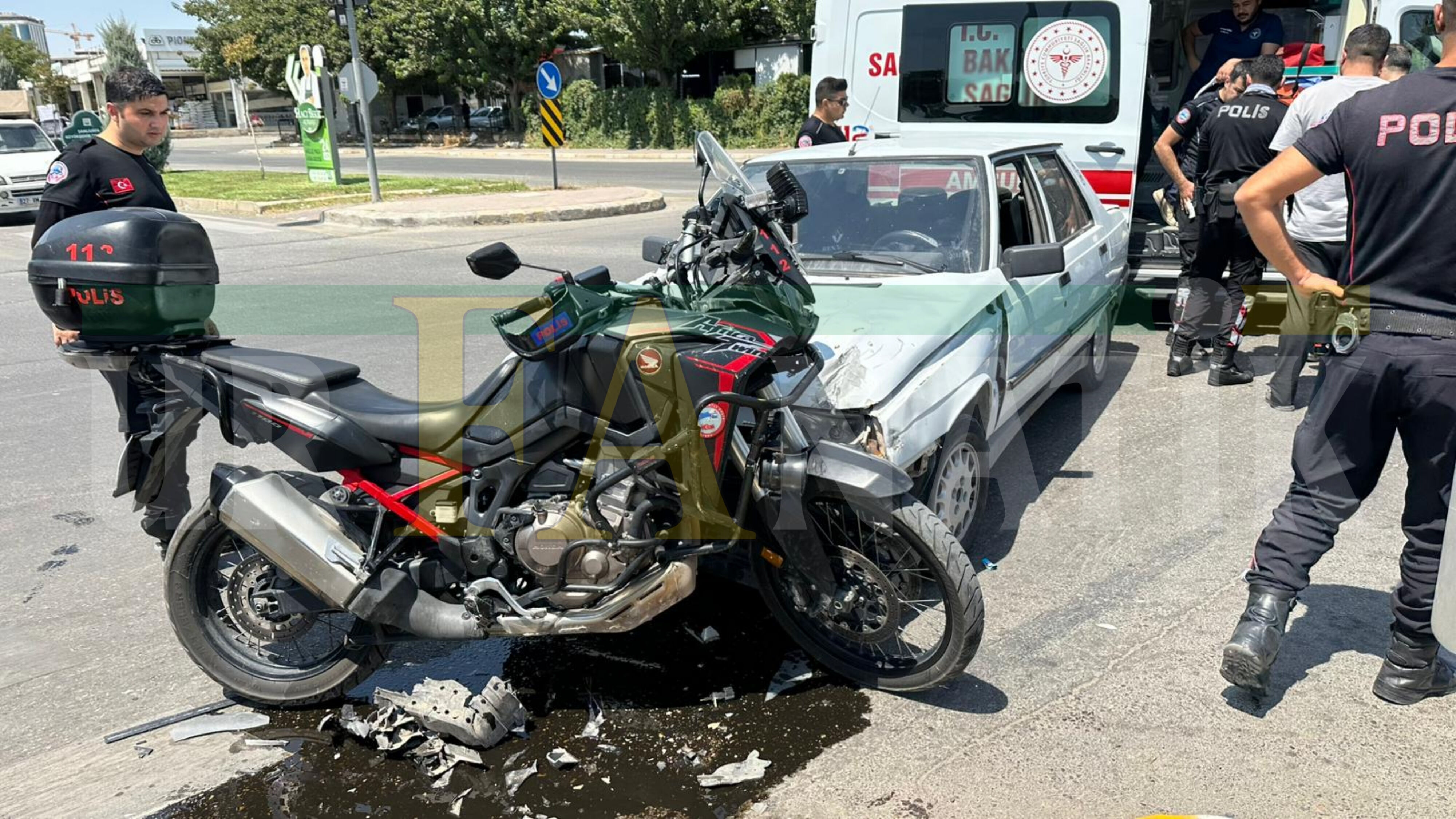Şanlıurfa'da Yunus Timlerine Ait Motosiklet Ile Otomobil Çarpıştı 1 Polis Yaralandı! (4)