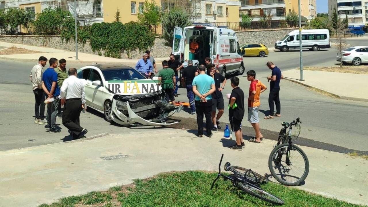 Şanlıurfa’nın Karaköprü Ilçesi Maşuk Seyrantepe Bölgesinde Iki Otomobil Çarpıştı (1)