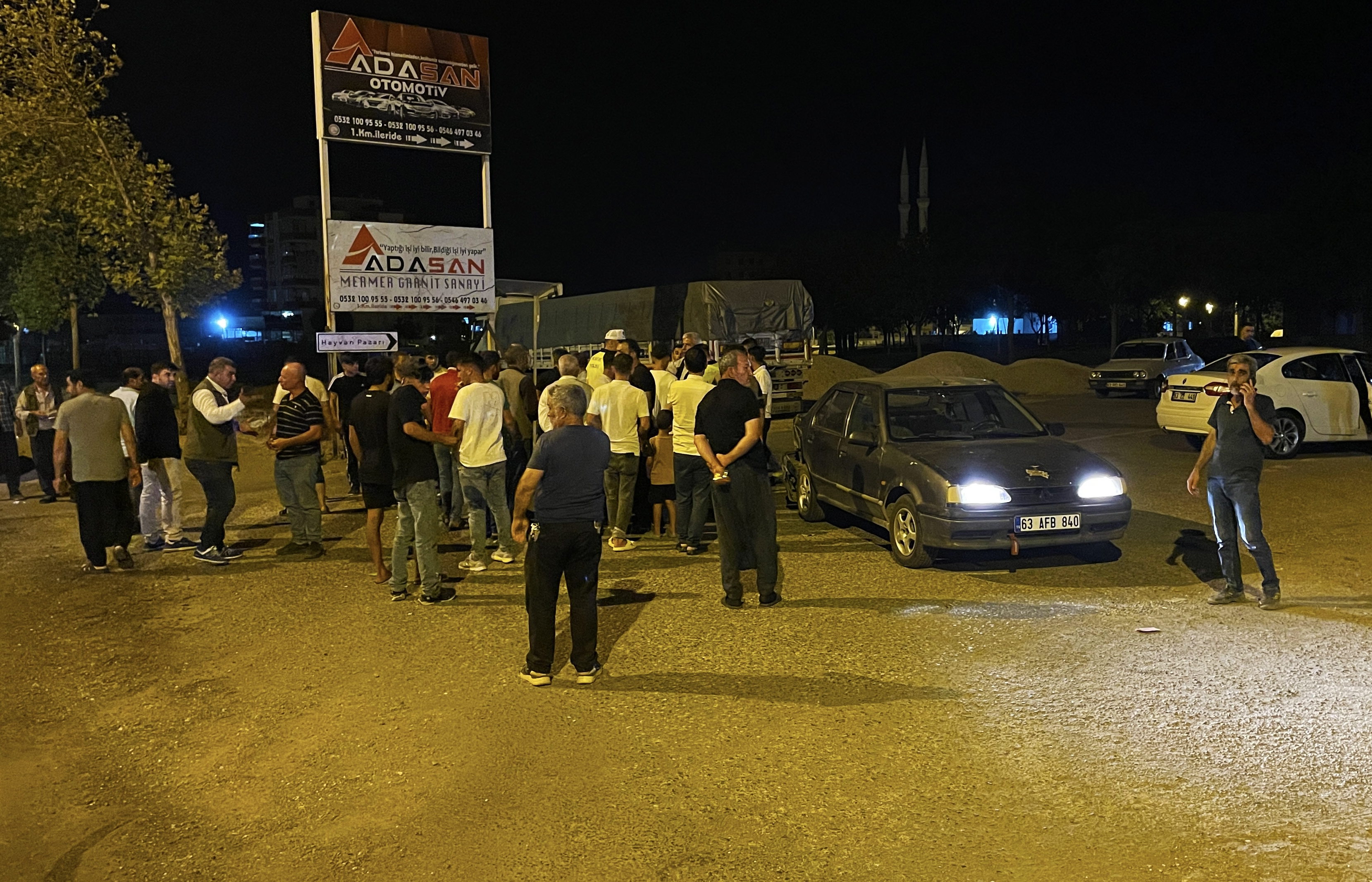 Siverek’te Otomobille Çarpışan Motosikletteki 3 Kişi Yaralandı (1)