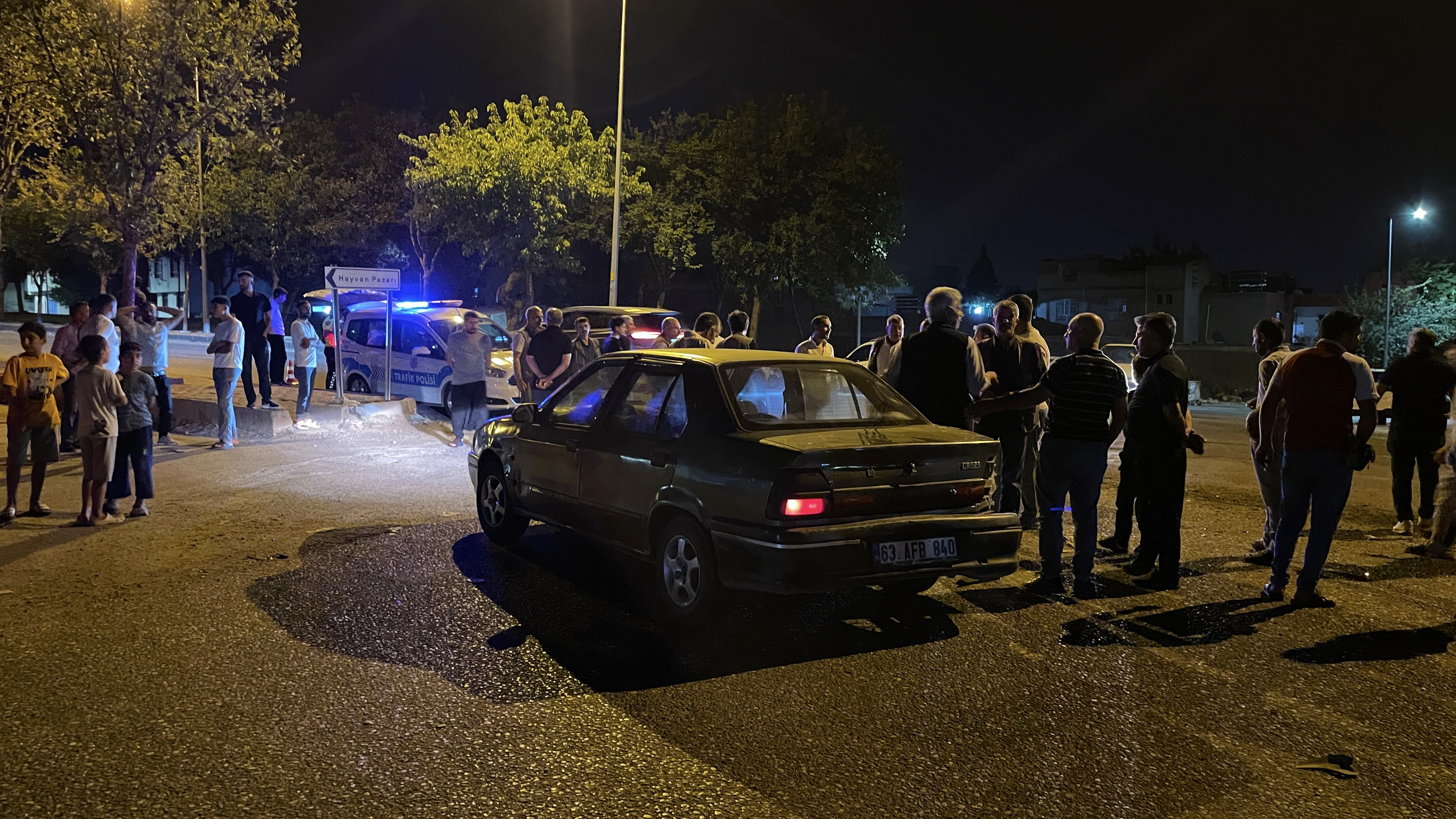 Siverek’te Otomobille Çarpışan Motosikletteki 3 Kişi Yaralandı (2)