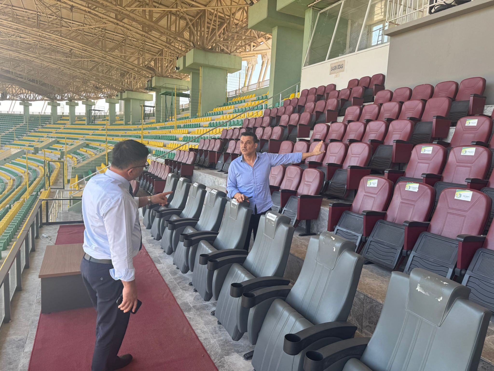 Yeni İl Müdürü İsa Yazıcı, Şanlıurfa’daki İlk Ziyaretini 11 Nisan Stadyumu’na Yaptı (4)