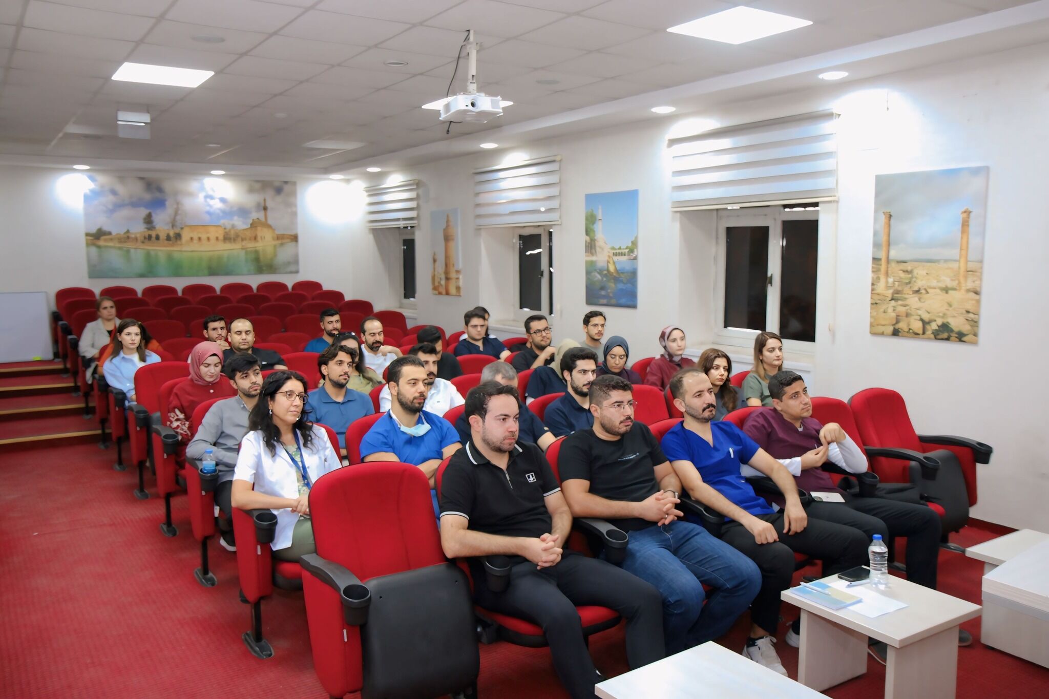 YENİ HEKİMLER SAHAYA İNİYOR