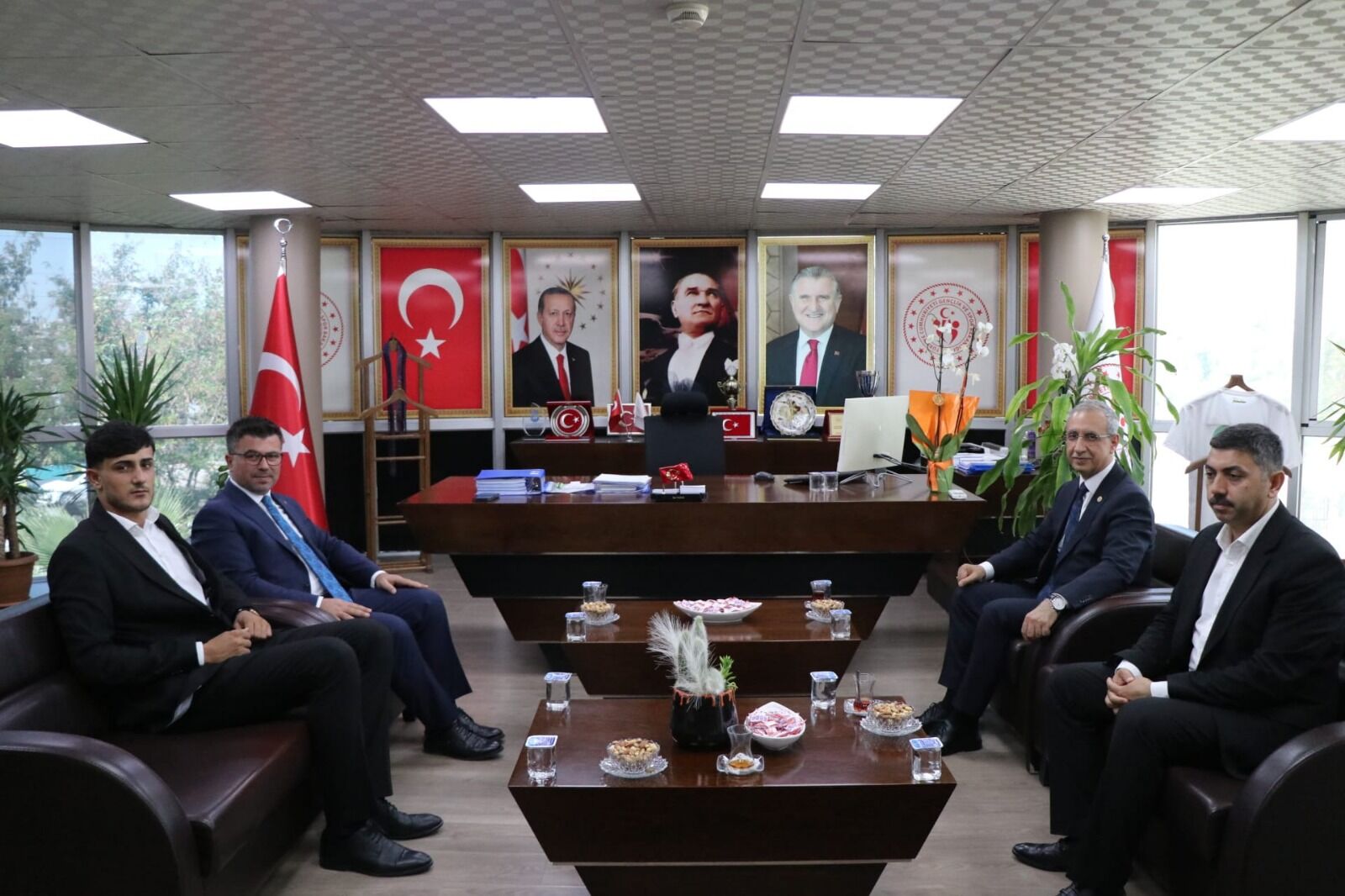 Ak Parti Şanlıurfa Milletvekili Dusak’tan İl Gençlik Ve Spor Müdürü Yazıcı’ya Ziyaret (2)