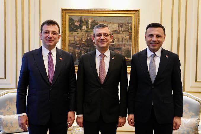 Özgür Çeli̇k Ki̇mdi̇r