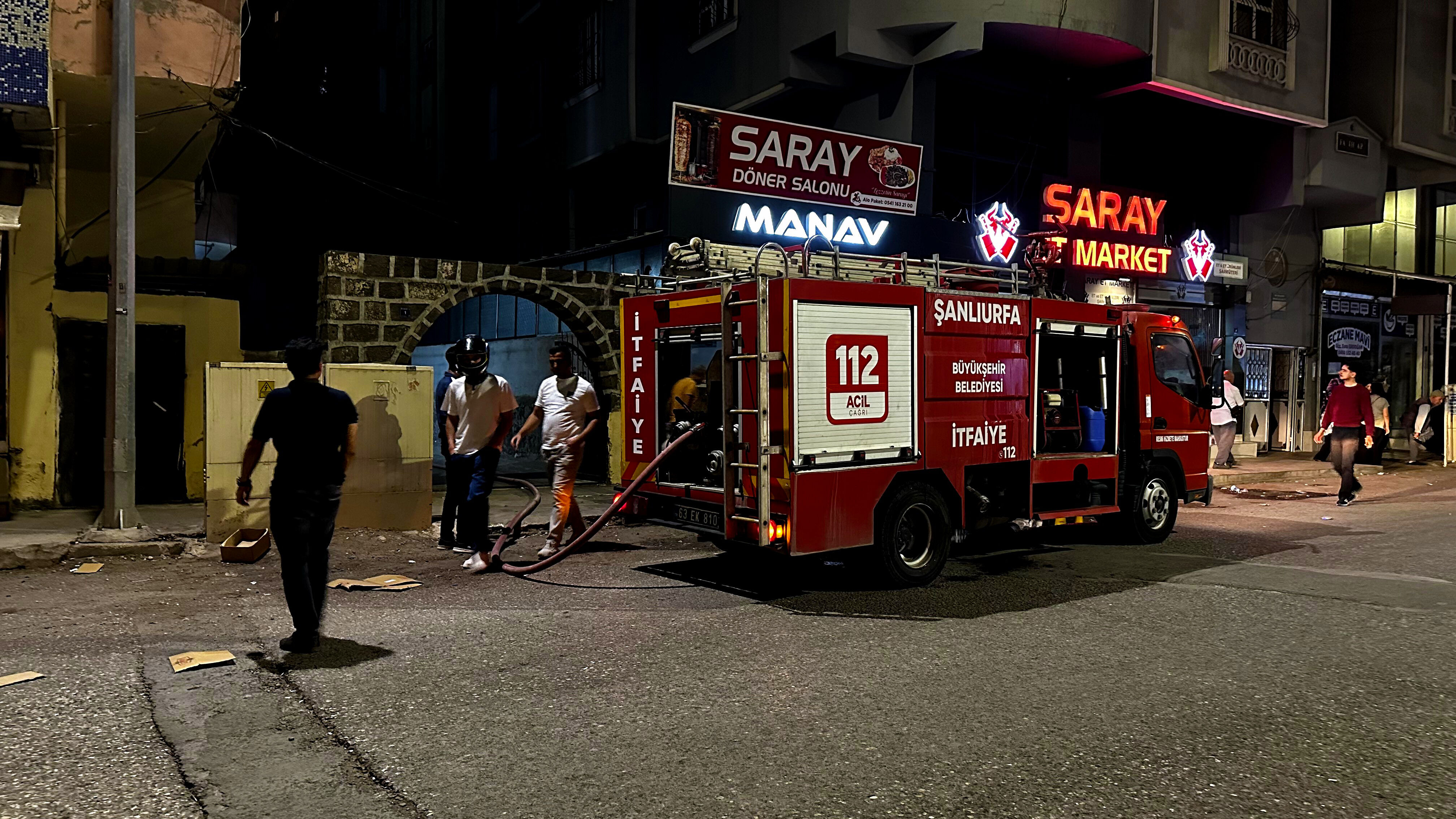Şanlıurfa’da Alevler Geceyi Aydınlattı, Vatandaşlar Sokağa Döküldü! (1)