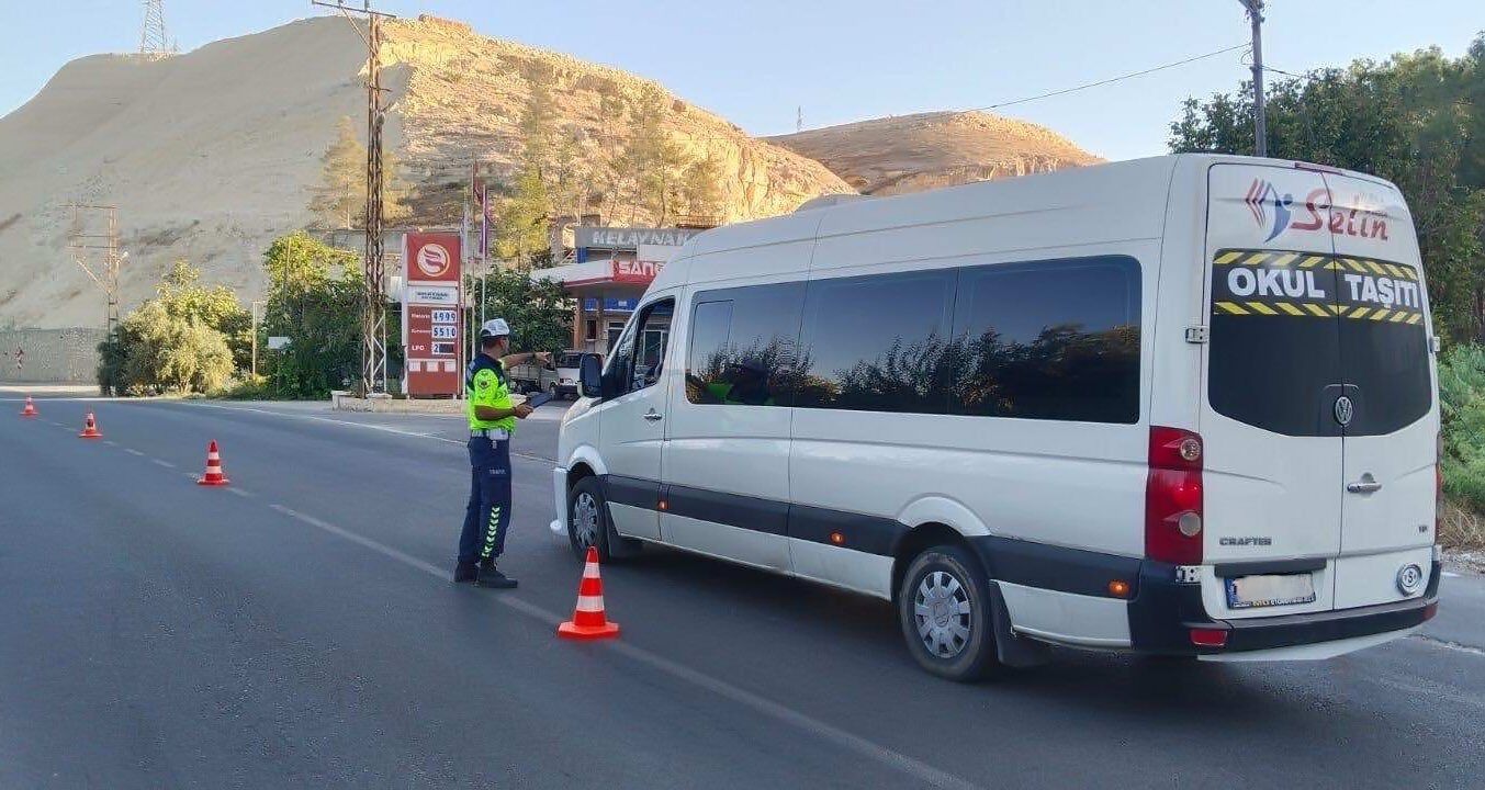 Şanlıurfa’da Jandarmadan Okul Servislerine Sıkı Denetim (2)
