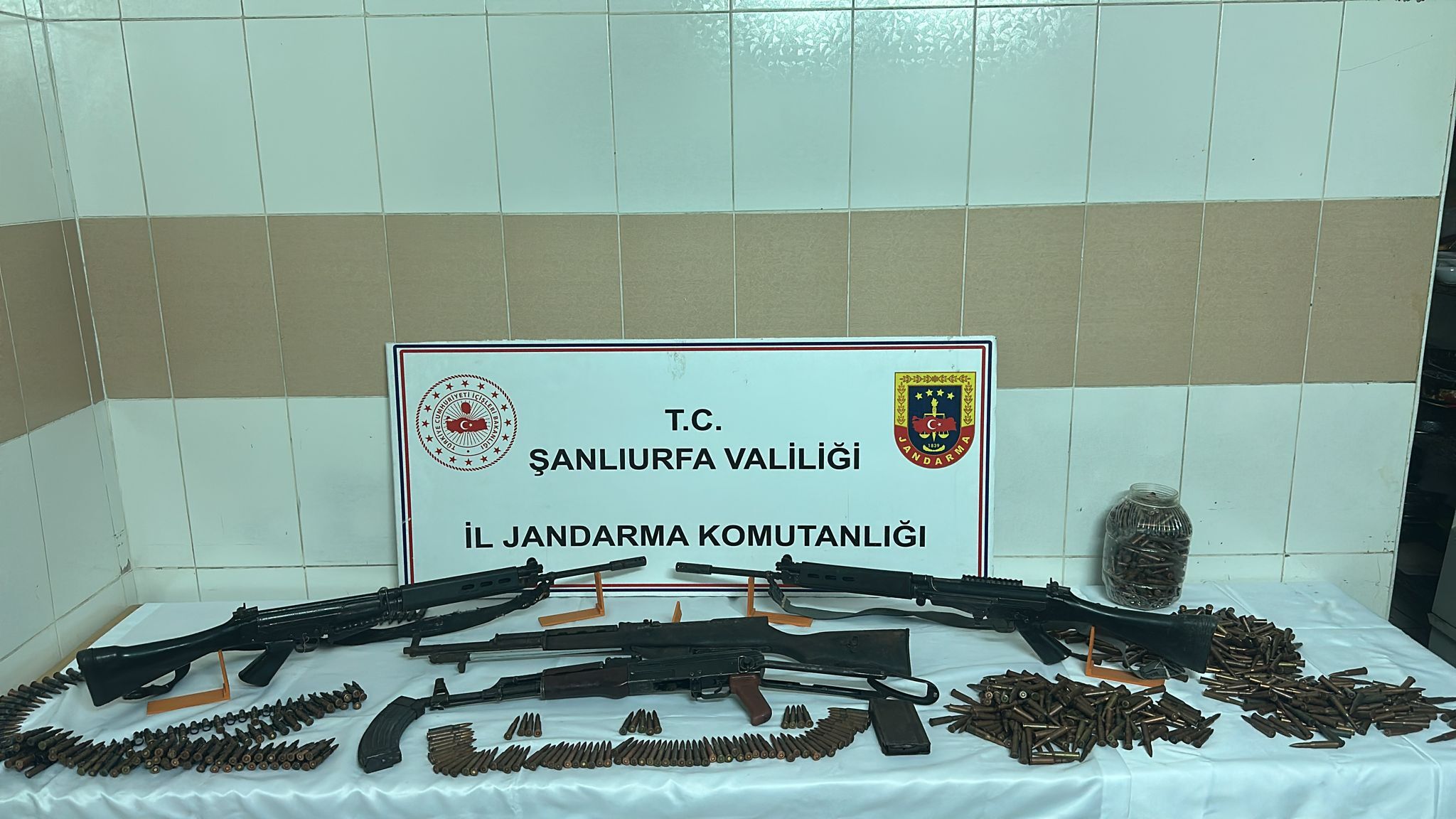Vali Şıldak Duyurdu Siverek’te Çok Sayıda Silah Ve Fişek Ele Geçirildi