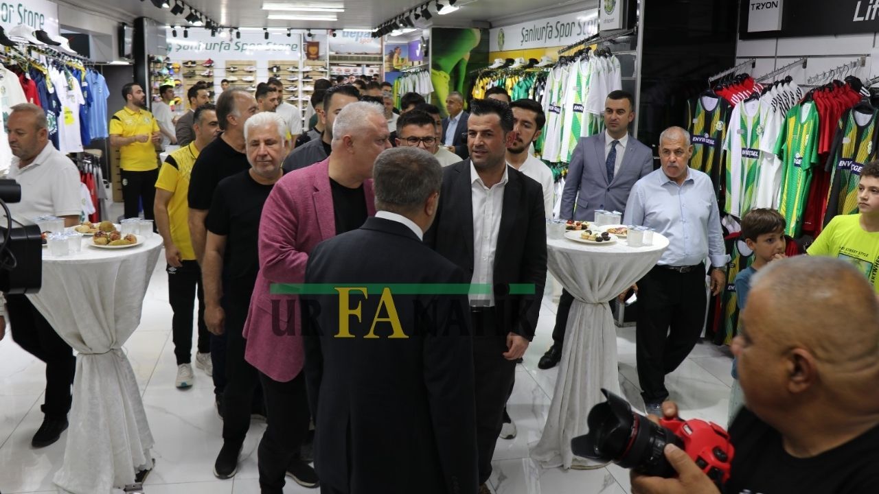 Yaklaşık 11 Yıldır Kapalı Olan Şanlıurfaspor Store, Gerçekleşen Törenle Tekrardan Açıldı (5)