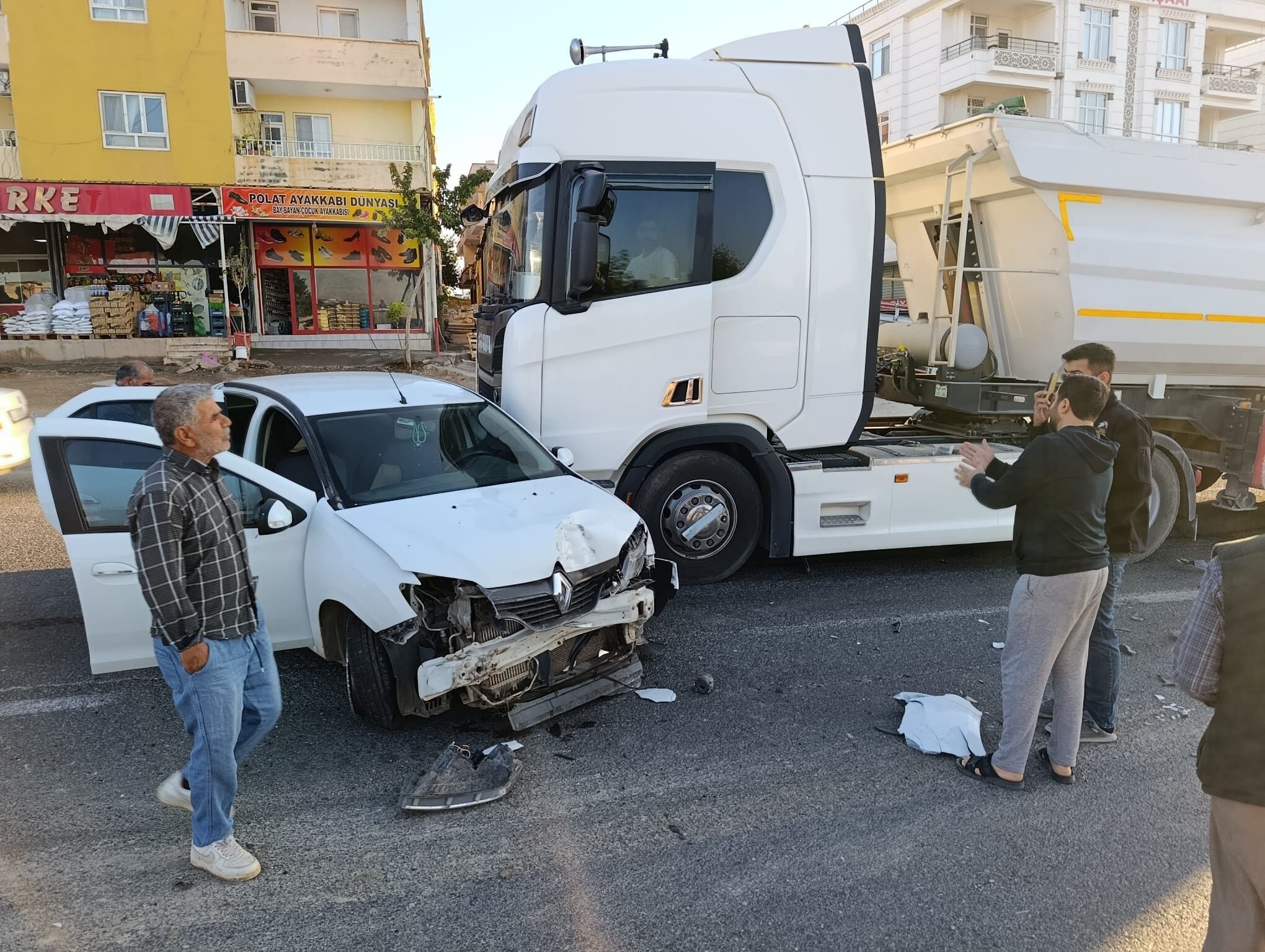 Şanlıurfa Dörtyol Kavşağında Feci Çarpışma!-2