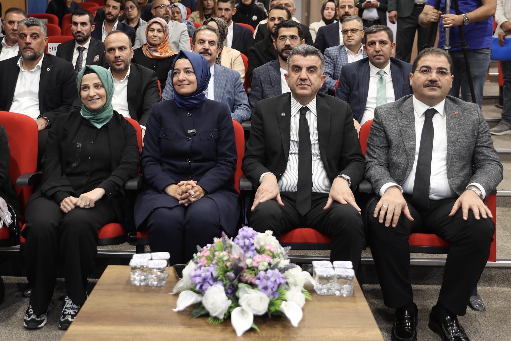 Ak Parti Genel Başkan Yardımcısı Fatma Betül Sayan Kaya, Şanlıurfa’da Gençlik Buluşması’na Katıldı (2)