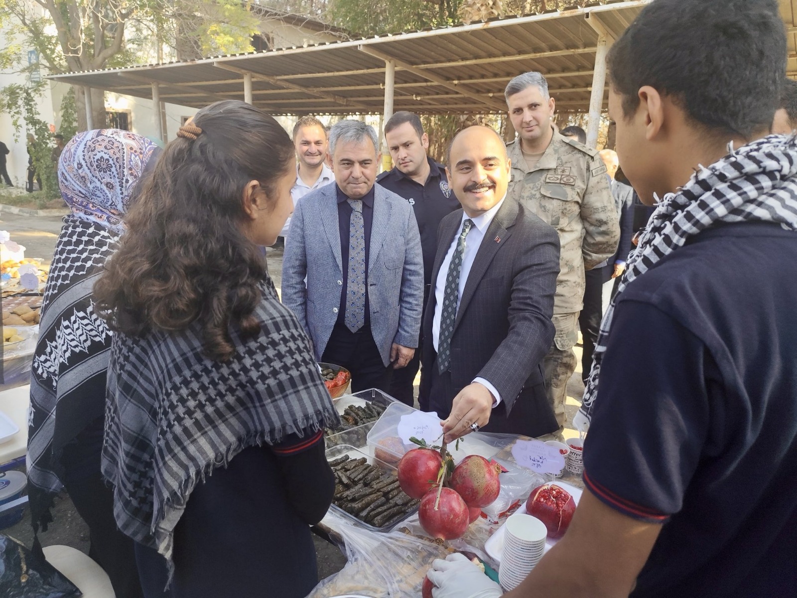 Akçakale’de Gazze İçin Anlamlı Kermes Kaymakam, Başkan Ve Komutandan Destek (3)