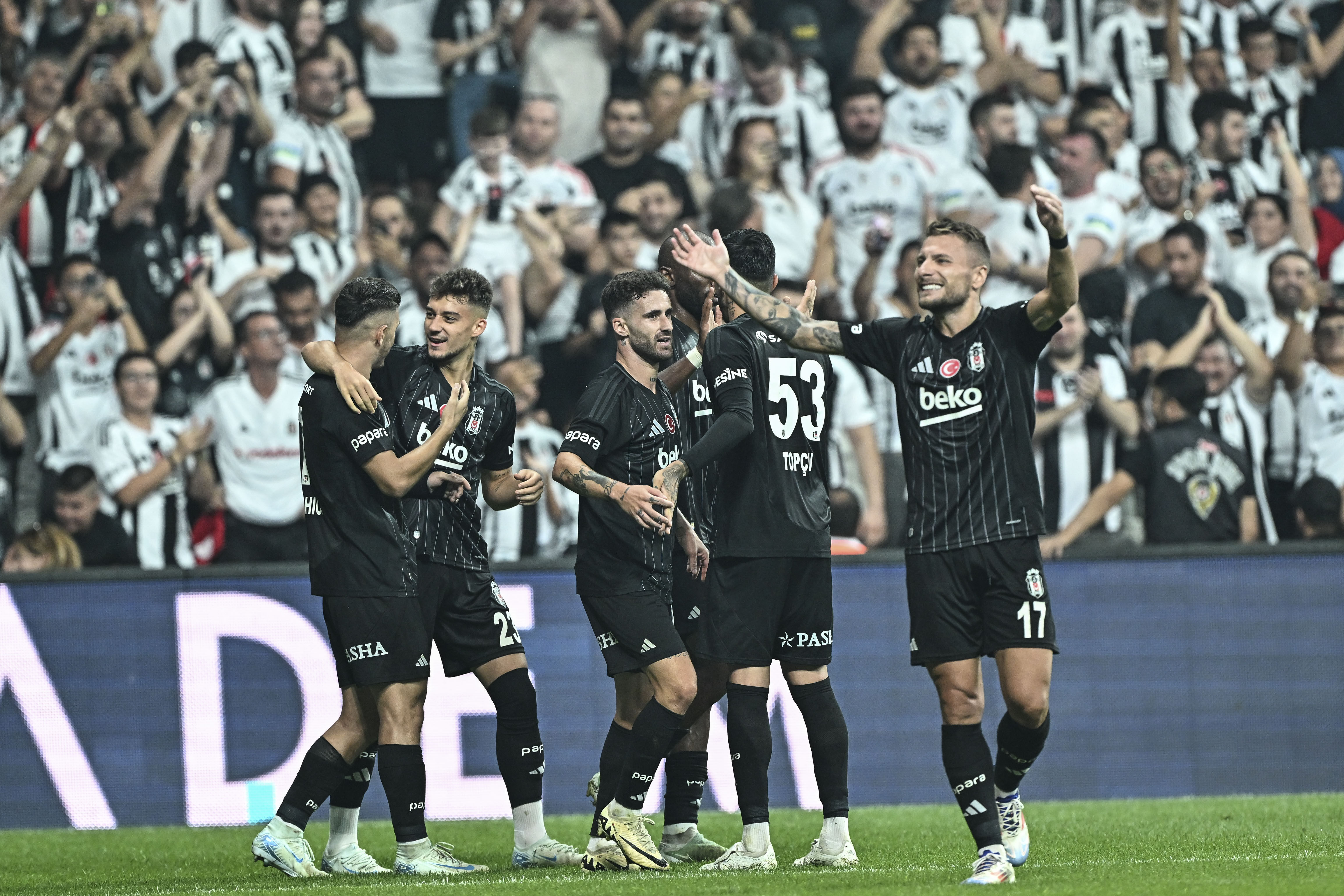 B E Ş İ K T A Ş