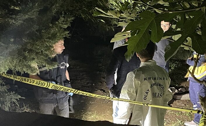 Cami Bahçesinde Gömülü Bebek Cesedi Bulundu (3)