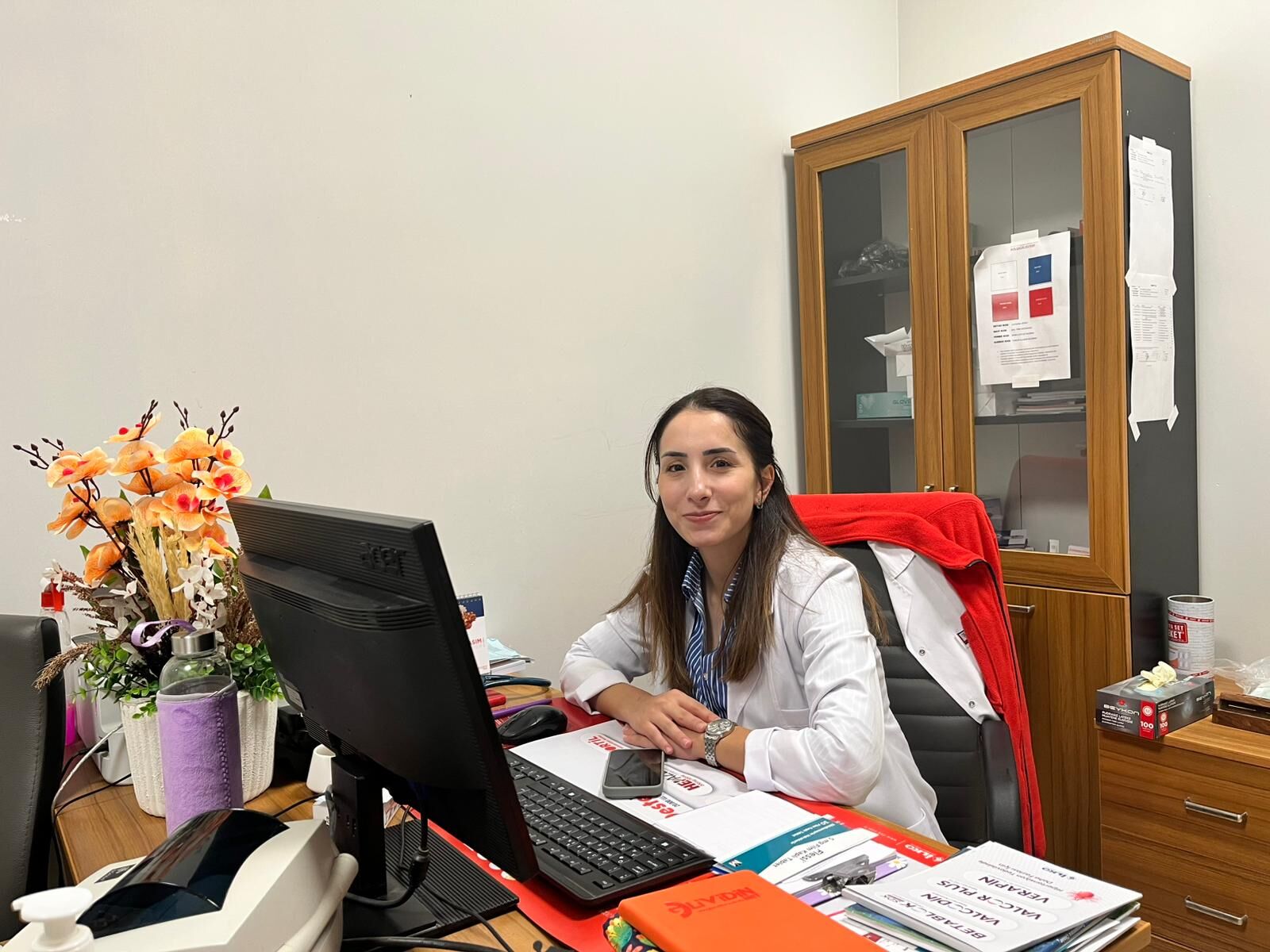 Dahiliye (Iç Hastalıkları) Uzmanı Doktor Esma Nur Eren