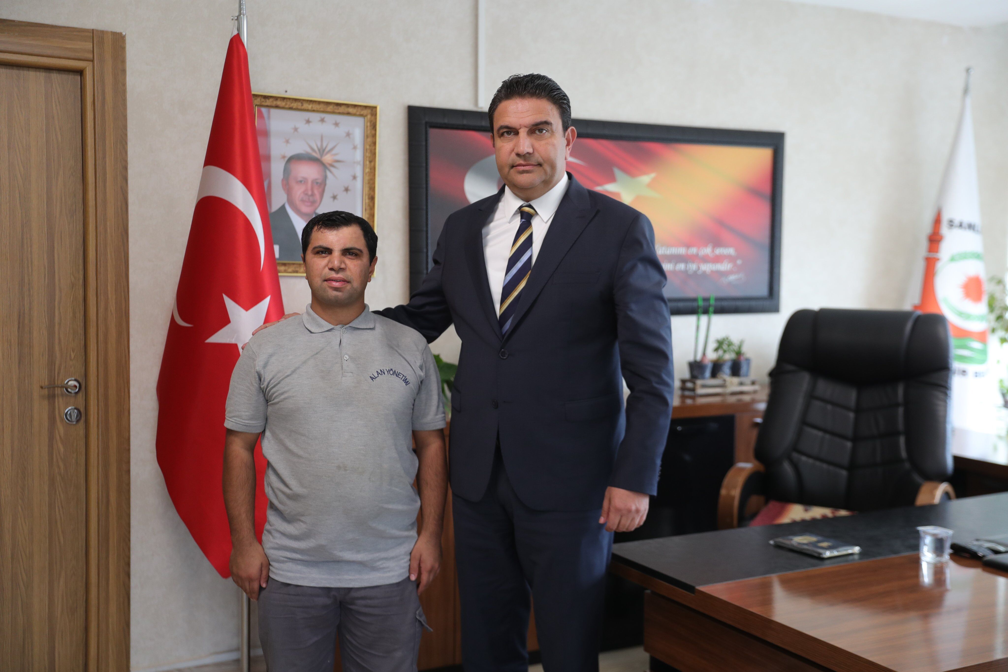 Şanlıurfa’da Bayrağa Gösterilen Saygı, Tüm Şehri Hareketlendirdi!