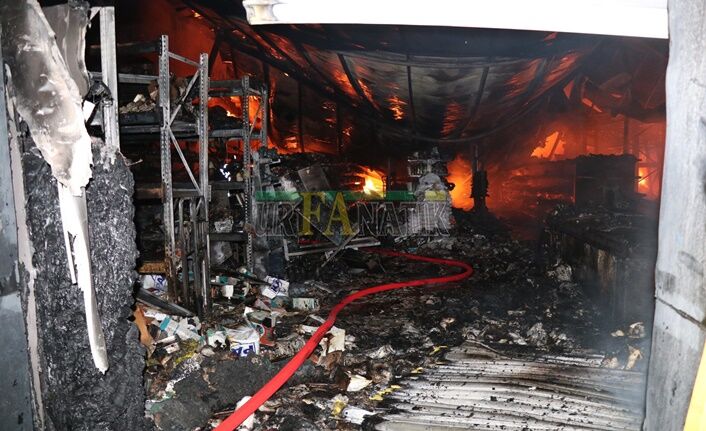 Şanlıurfa Haliliye’de Plastik Ambalaj Mağazasında Korkutan Yangın (4)