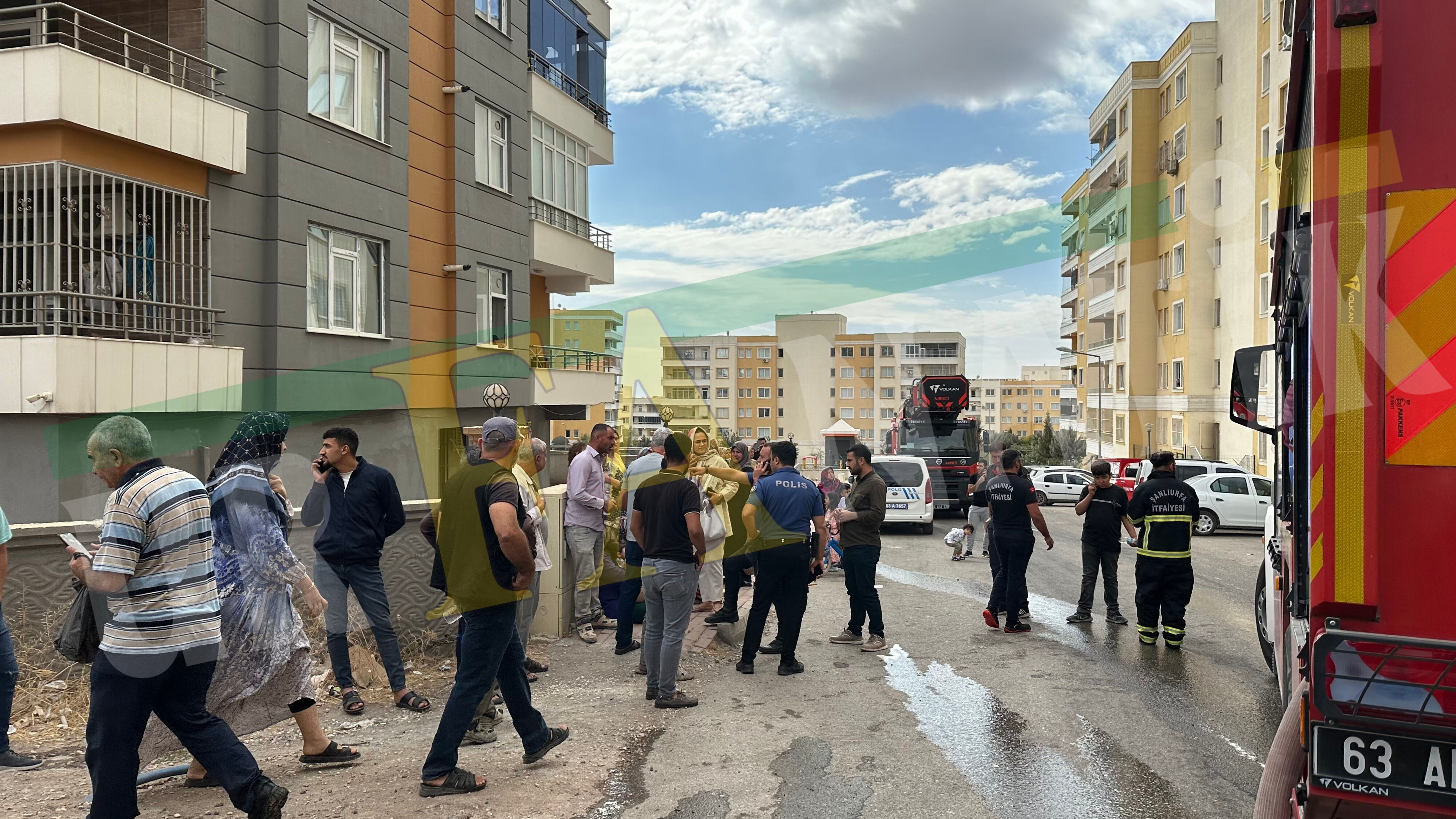 Şanlıurfa Karaköprü'de Yangın Paniği Çok Sayıda İtfaiye Ve Sağlık Ekibi Sevk Edildi (3)