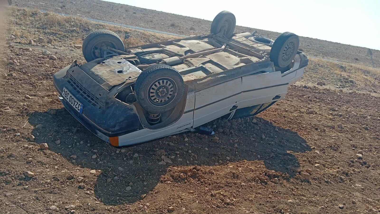 Şanlıurfa'da Korkutan Kaza Otomobil Şarampole Devrildi! (2)