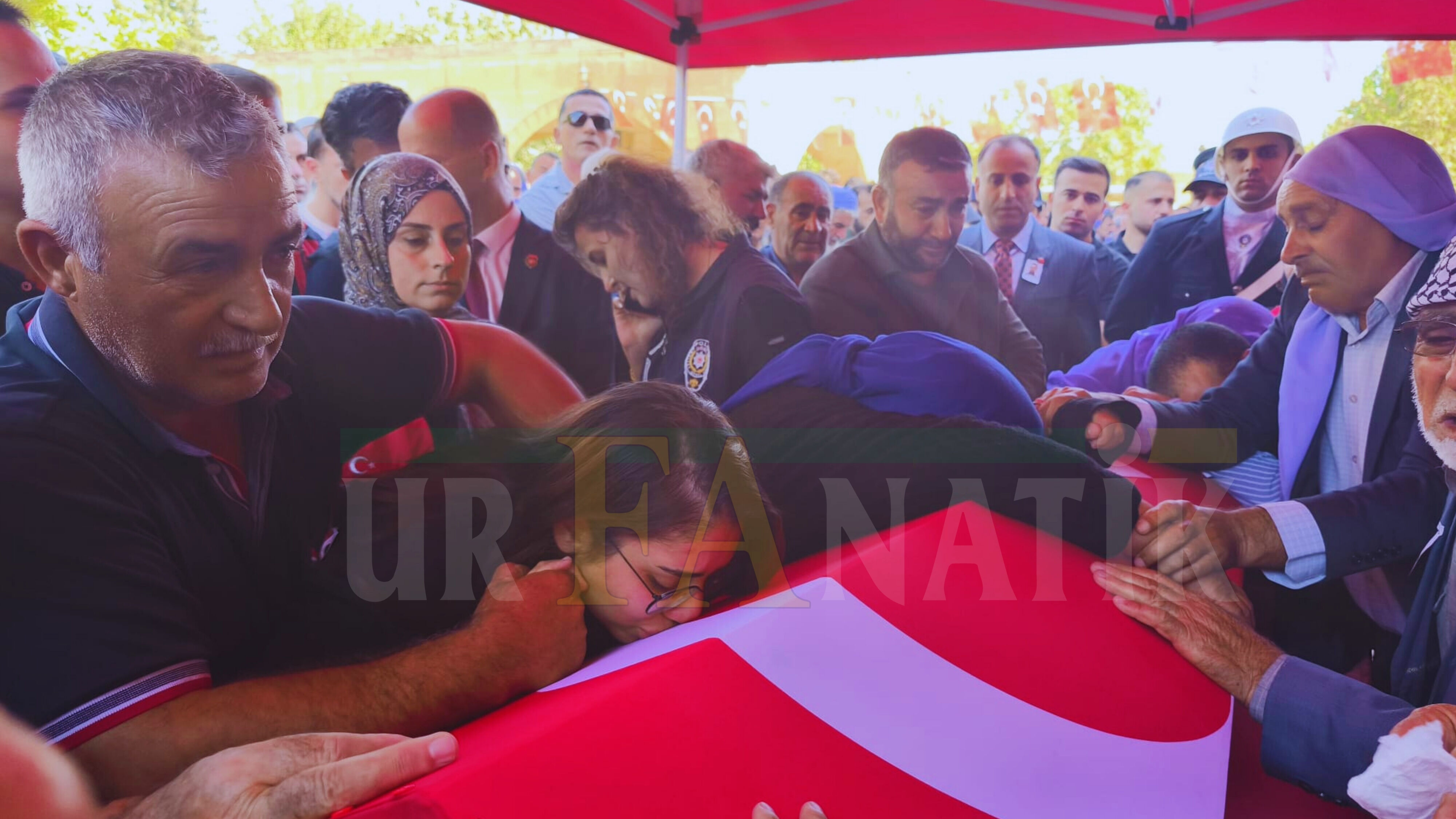 Şehit Polis Ömer Amilağ, Şanlıurfa’da Gözyaşlarıyla Son Yolculuğuna Uğurlandı 4-1