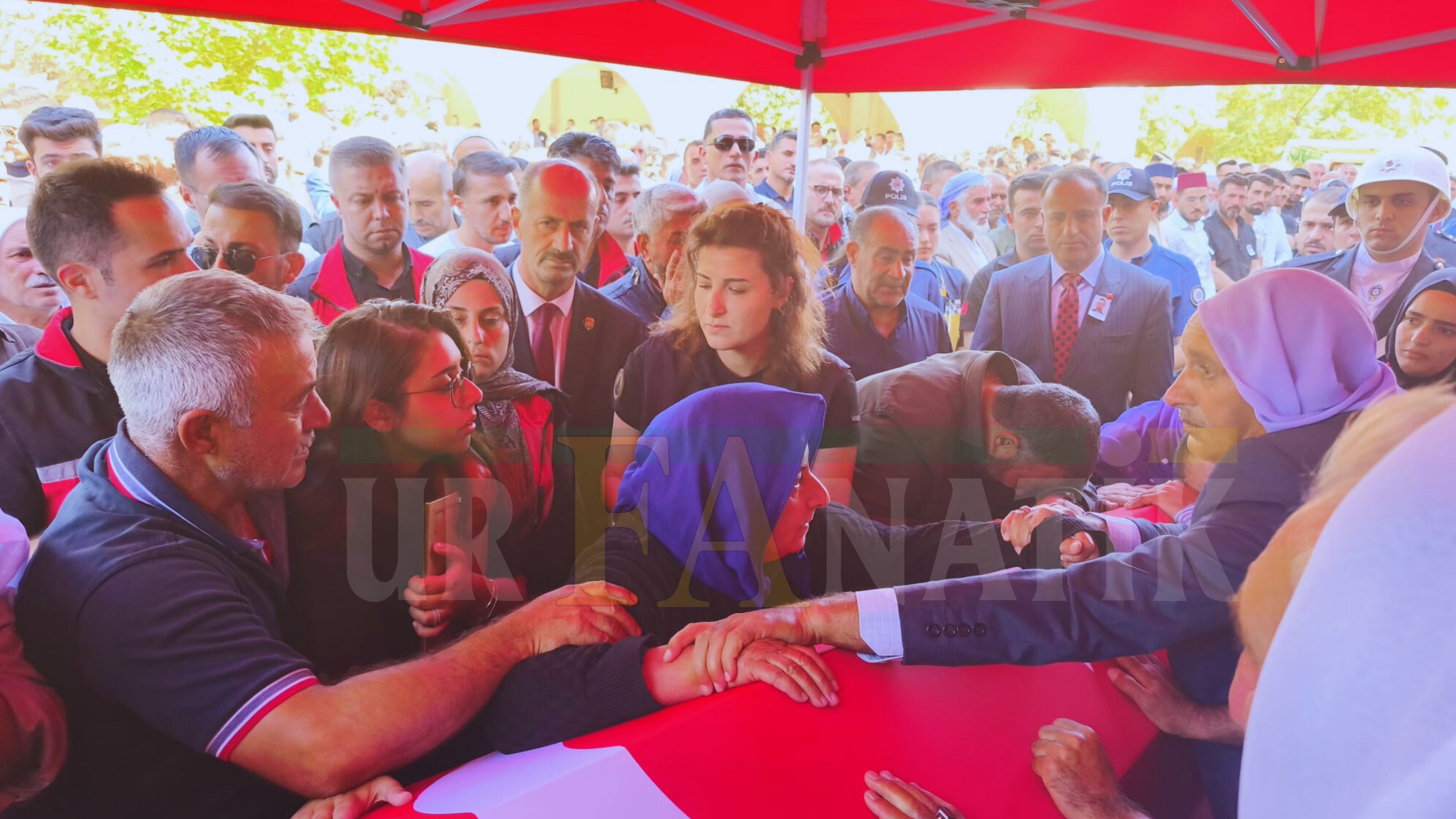 Şehit Polis Ömer Amilağ, Şanlıurfa’da Gözyaşlarıyla Son Yolculuğuna Uğurlandı 5