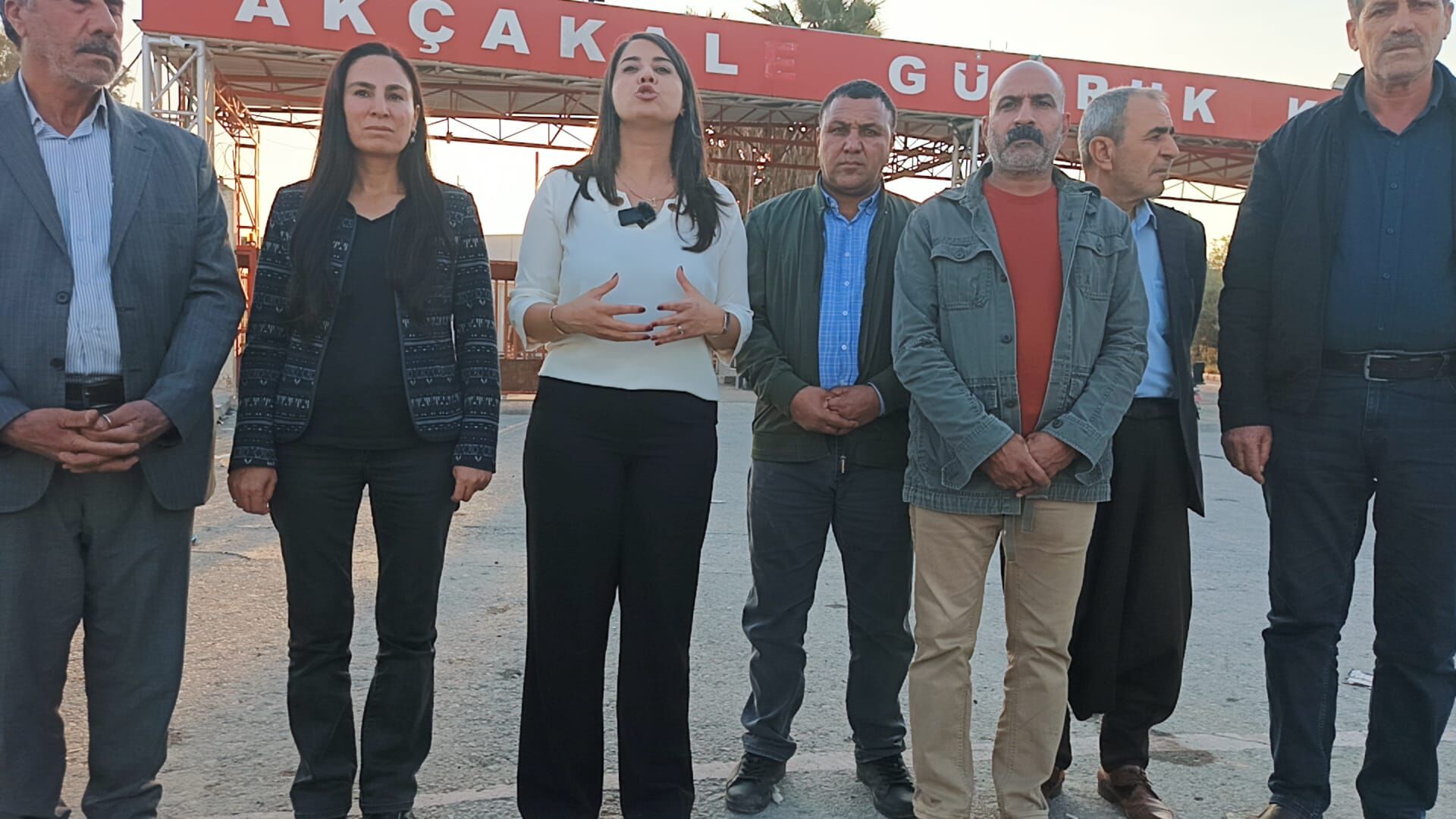 Akçakale Gümrük Kapısı’nda Sert Tepki (1)