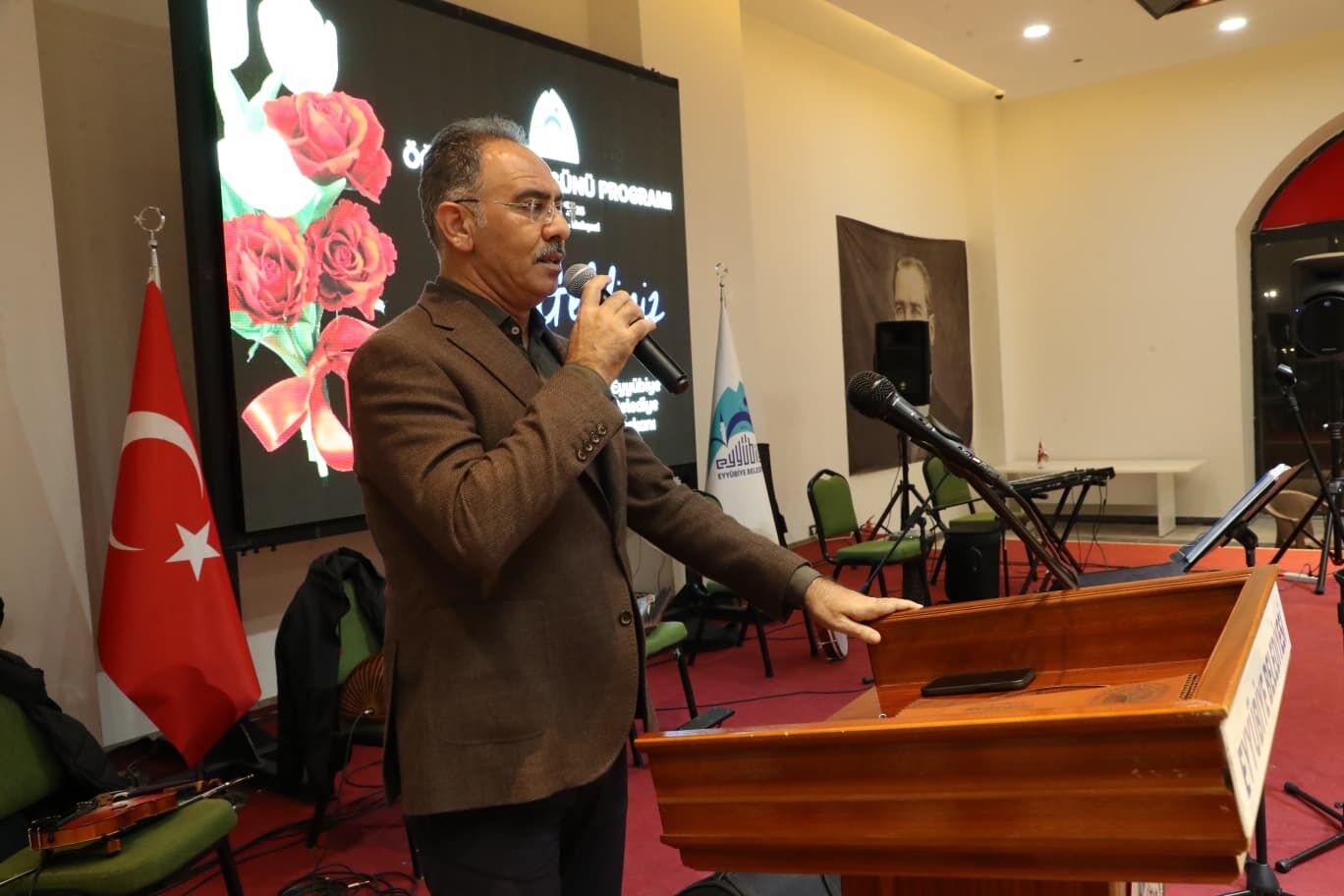 Başkan Kuş Madde İle Mücadeleni̇n Kahramanlari Öğretmenleri̇mi̇z Olmali