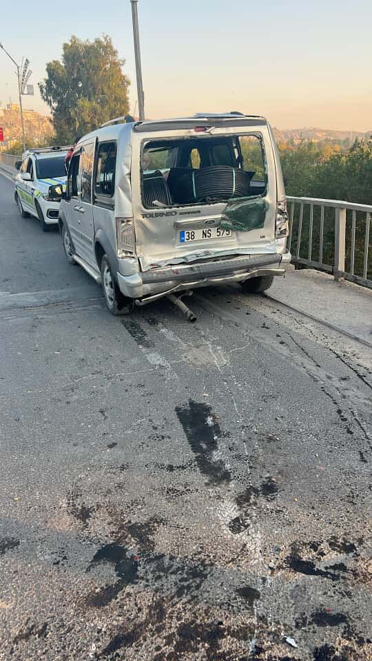 Birecik Köprüsü’nde Zincirleme Kaza 4 Yaralı! (2)
