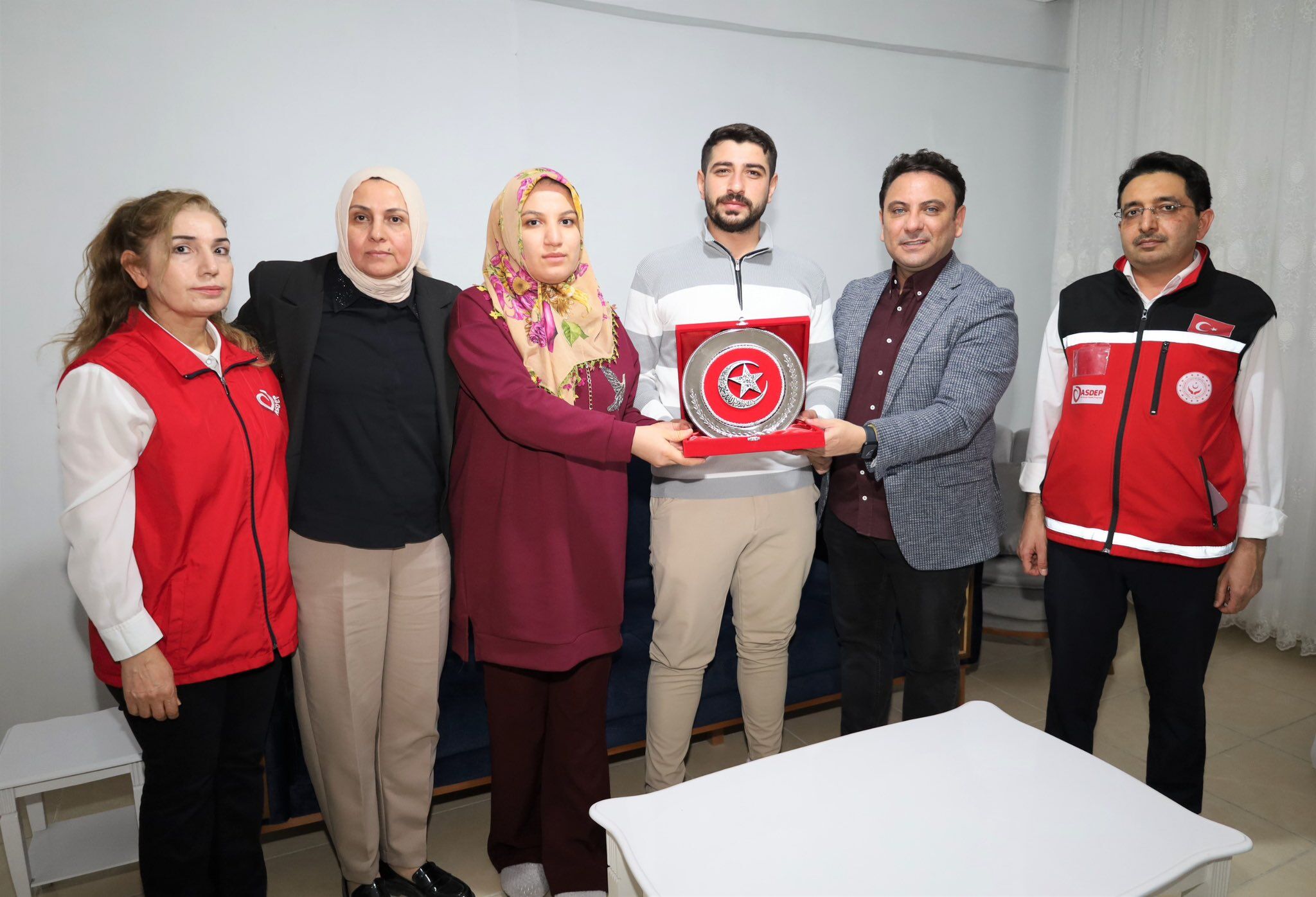 Haliliye Kaymakamı Şahin’den Yeni Evlilere Sürpriz Ziyaret Görsel 1