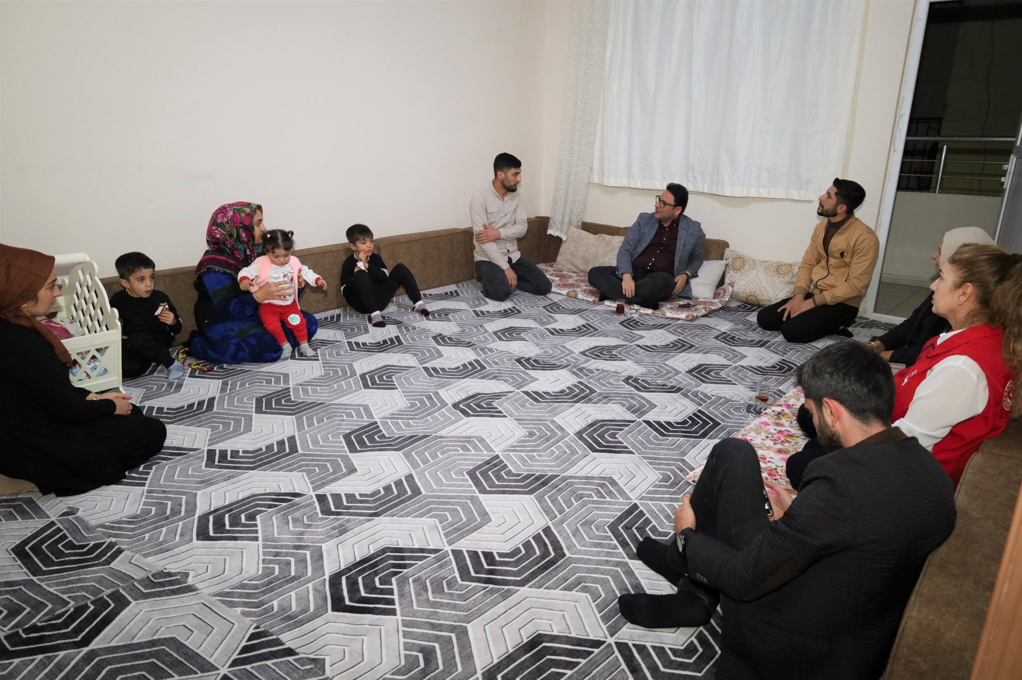 Haliliye Kaymakamı Şahin’den Yeni Evlilere Sürpriz Ziyaret Görsel 2
