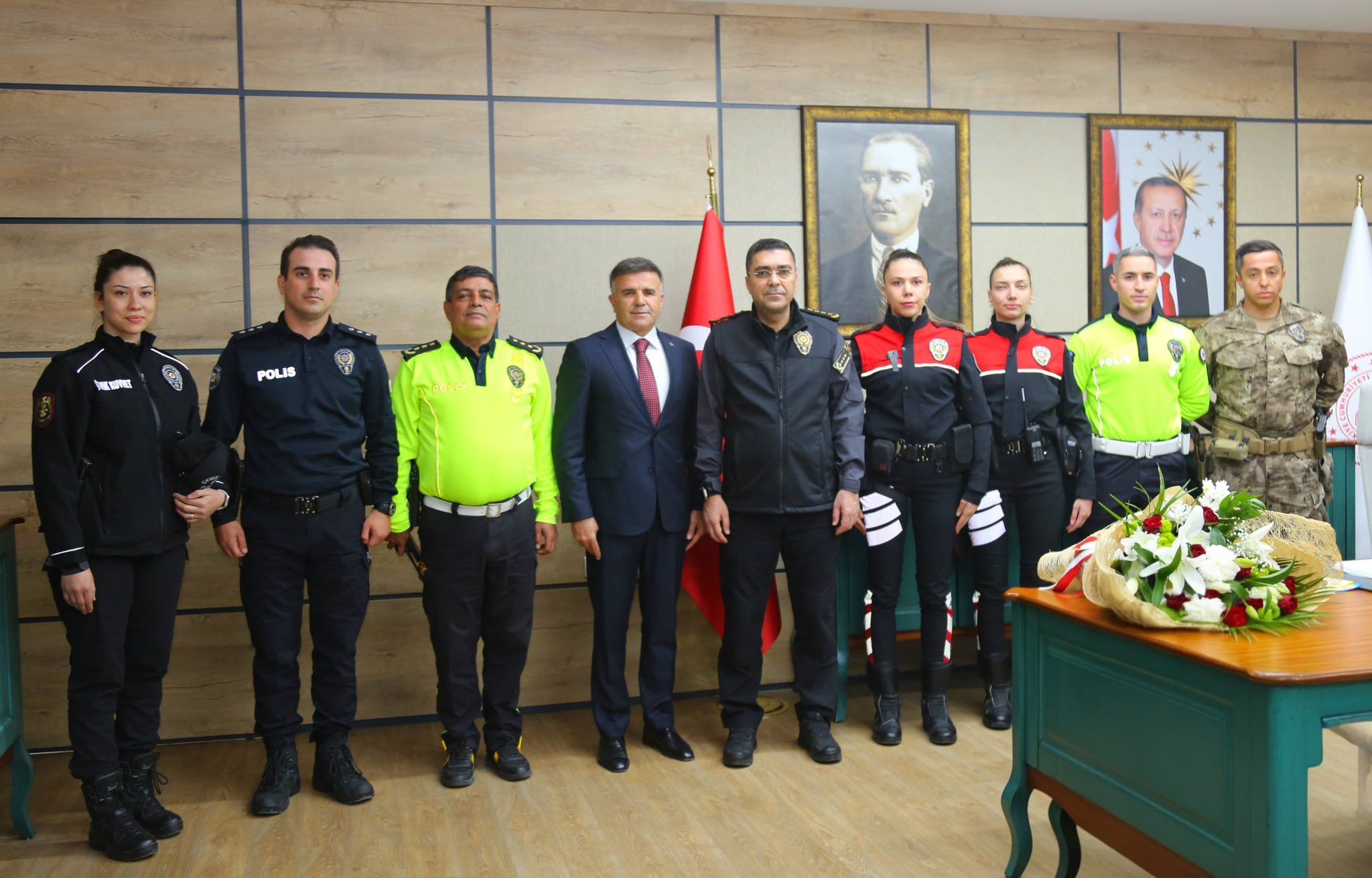 Şanlıurfa İl Emniyet Müdürü Atilla Aksoy’dan 24 Kasım Öğretmenler Günü Ziyareti (1)