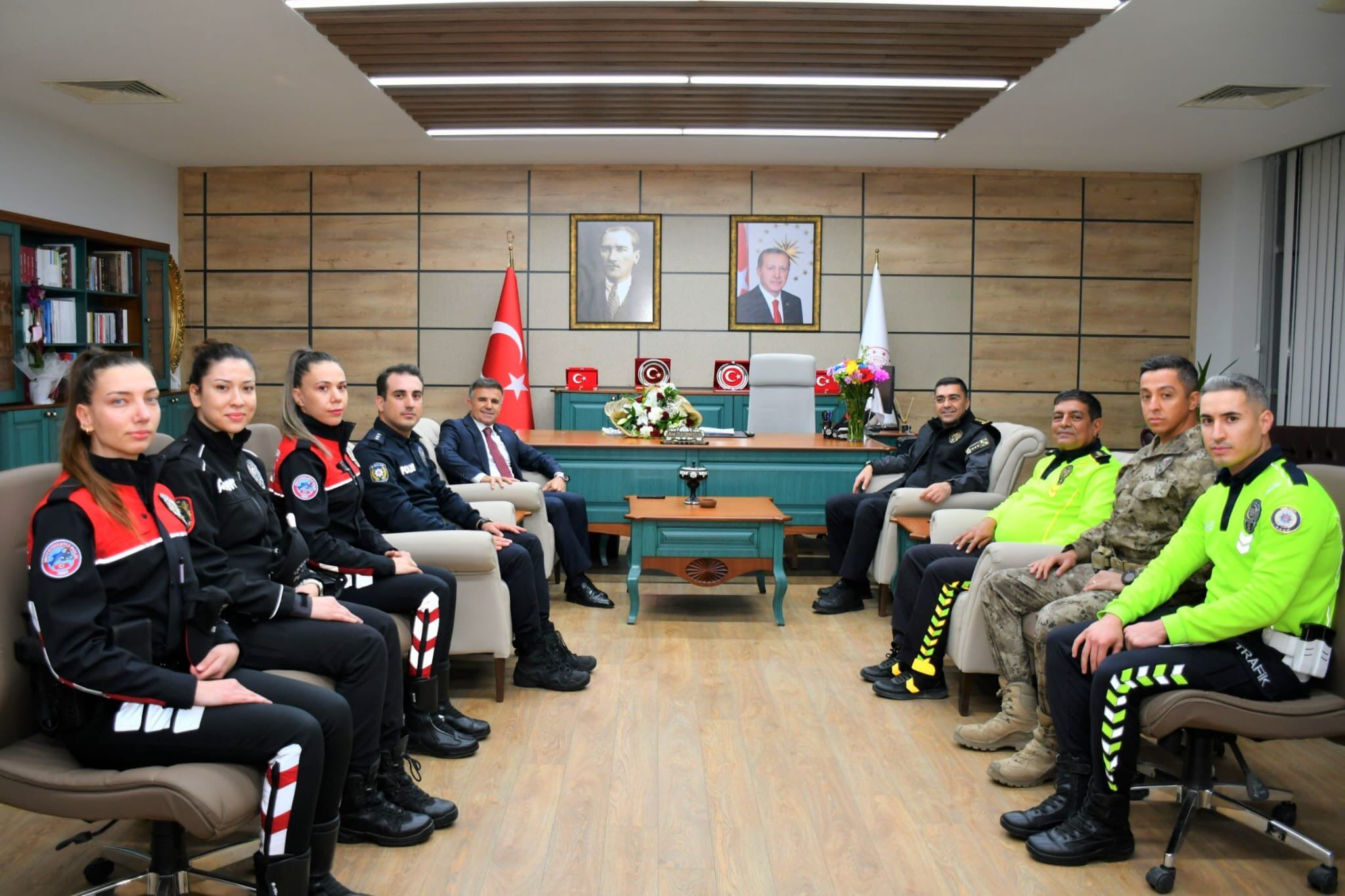 Şanlıurfa İl Emniyet Müdürü Atilla Aksoy’dan 24 Kasım Öğretmenler Günü Ziyareti (3)
