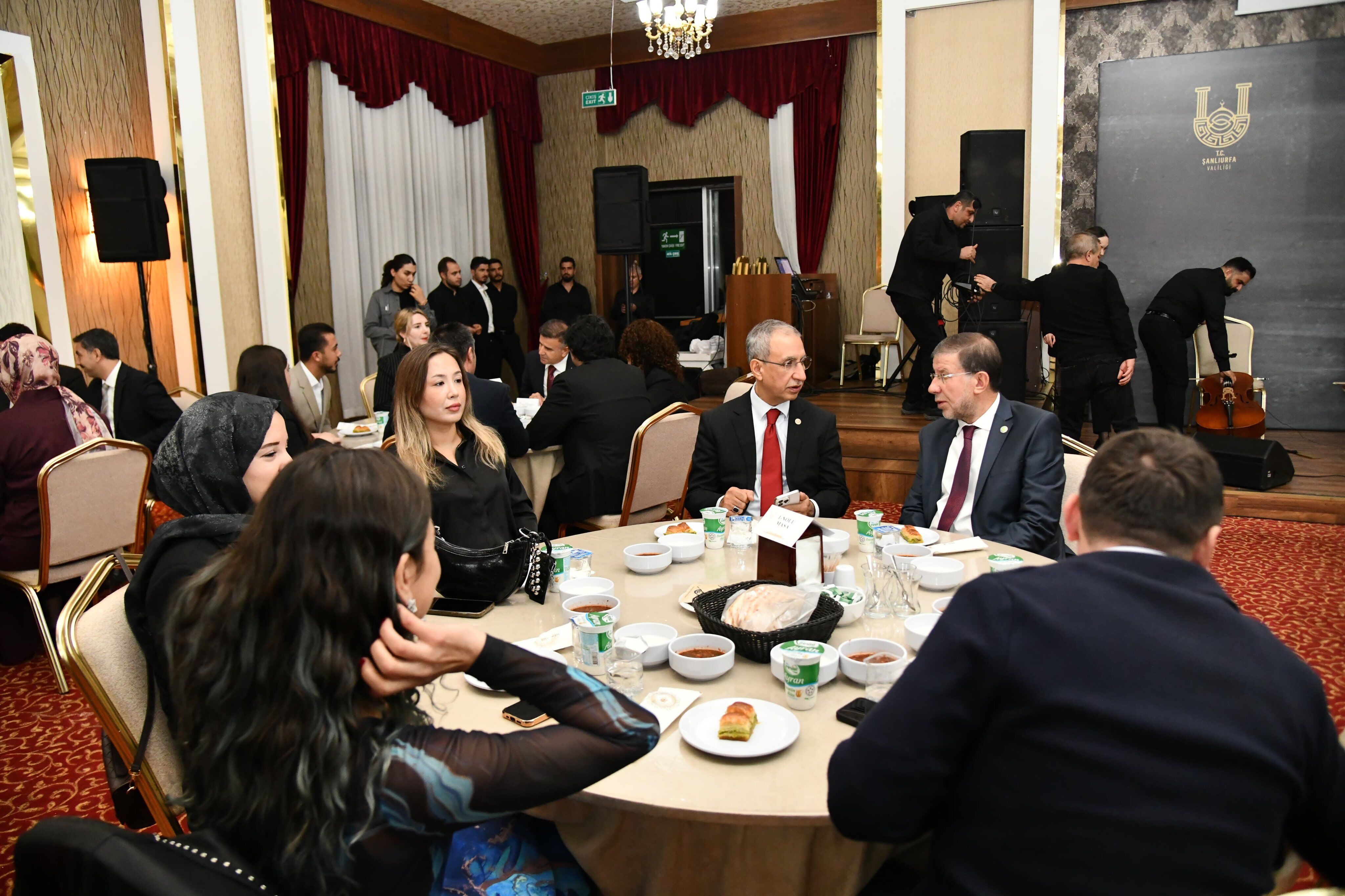 Şanlıurfa Valiliğinden Öğretmenler Günü İçin Özel Kutlama Programı (2)