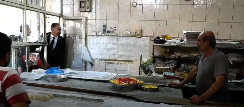Şanlıurfa’da Belediye Başkanı, Mahalle Halkının Borçlarını Kapattı (54)