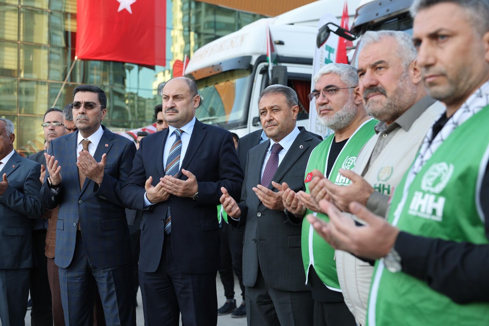 Şanlıurfa’dan Gazze’ye 4 Tır Dolusu İnsanî Yardım Gönderildi (3)