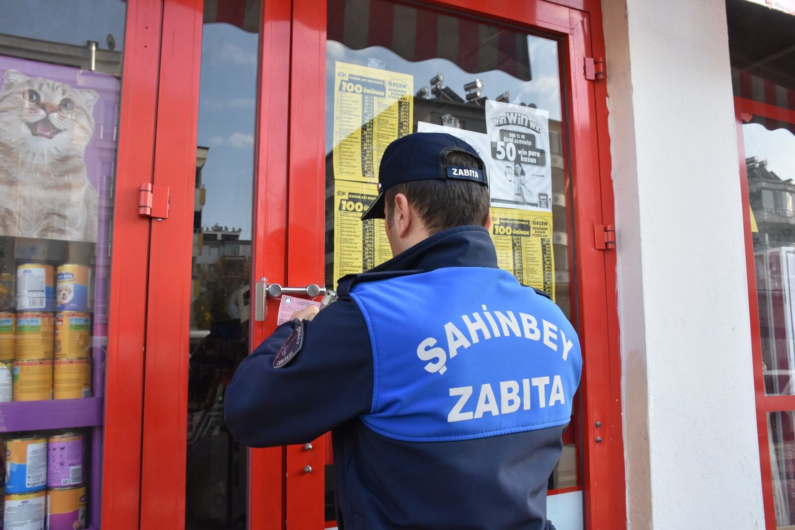 Tarihi Geçmiş Ürün Satan İki Market (1)