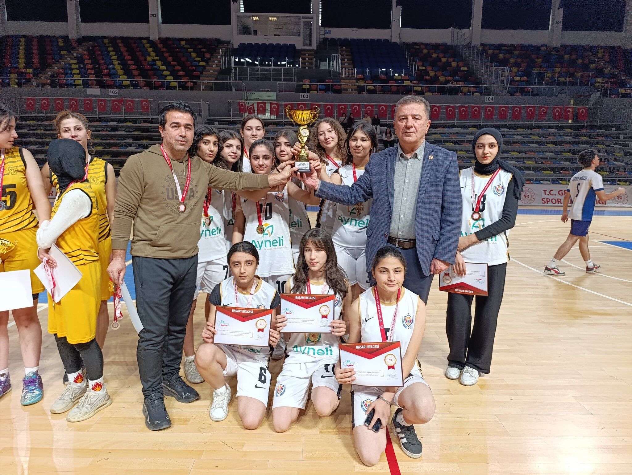11 Nisan Spor Salonu Coştu Şanlıurfa’nın En İyi Genç Takımları Belli Oldu Göresel 3