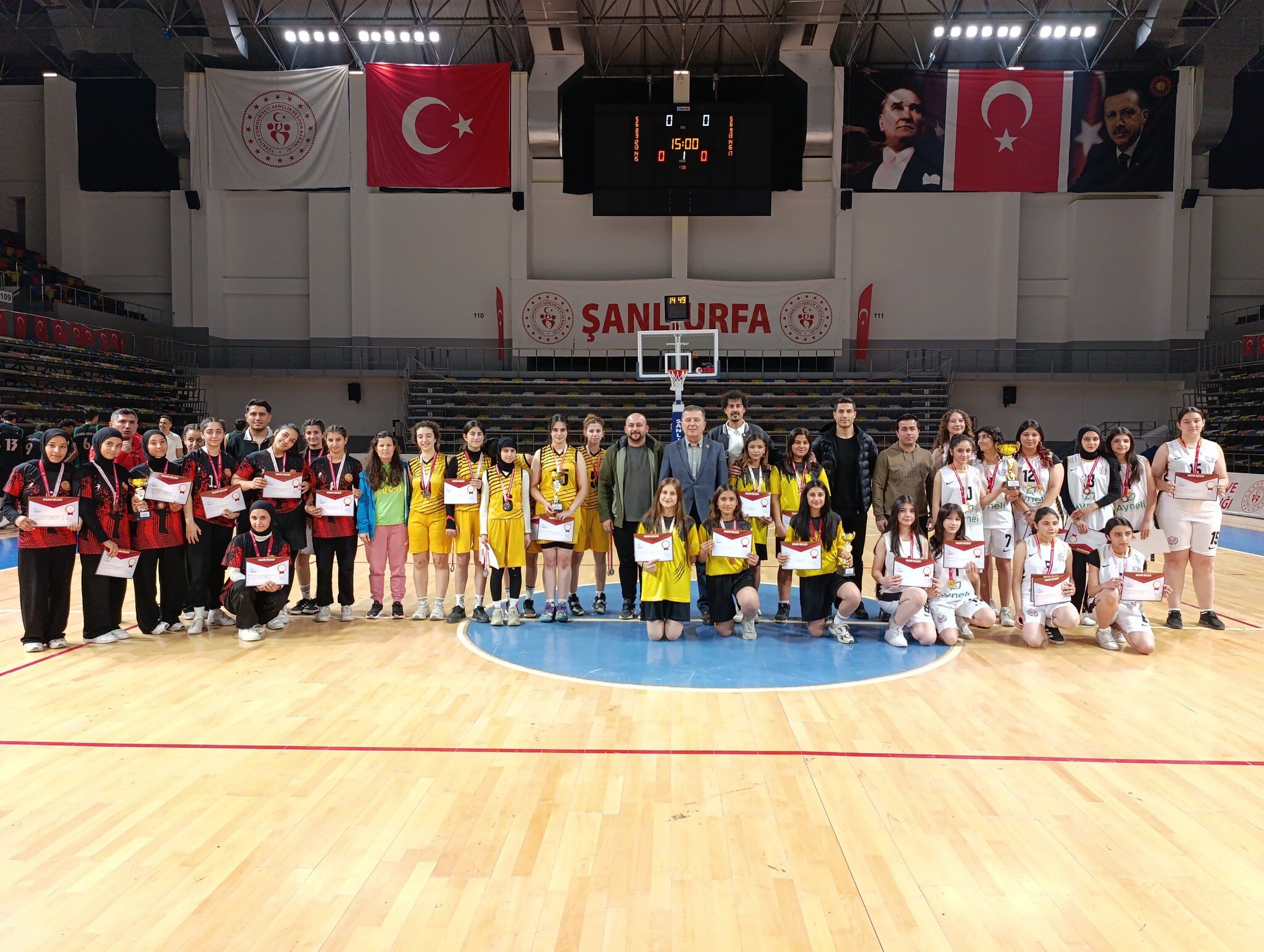 11 Nisan Spor Salonu Coştu Şanlıurfa’nın En İyi Genç Takımları Belli Oldu Görsel 1