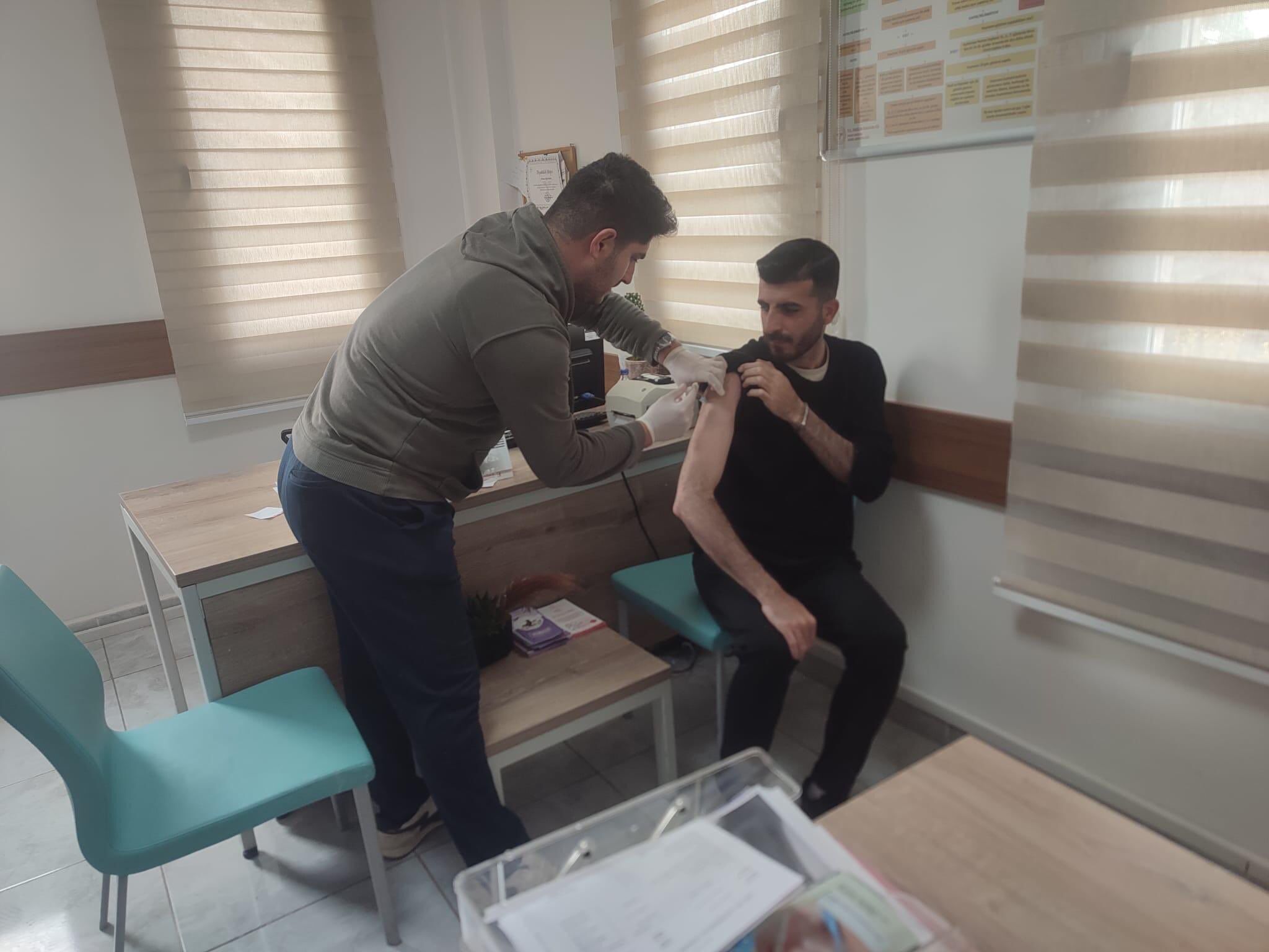 Bozova İlçe Sağlık Müdürlüğü Asker Adaylarını Aşılayarak Bilgilendirdi (3)