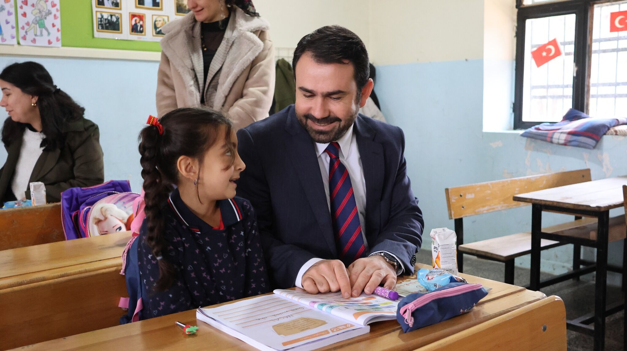 Ceylanpınar’da Kırsalda Öğrencilere Kıyafet Dağıtıldı