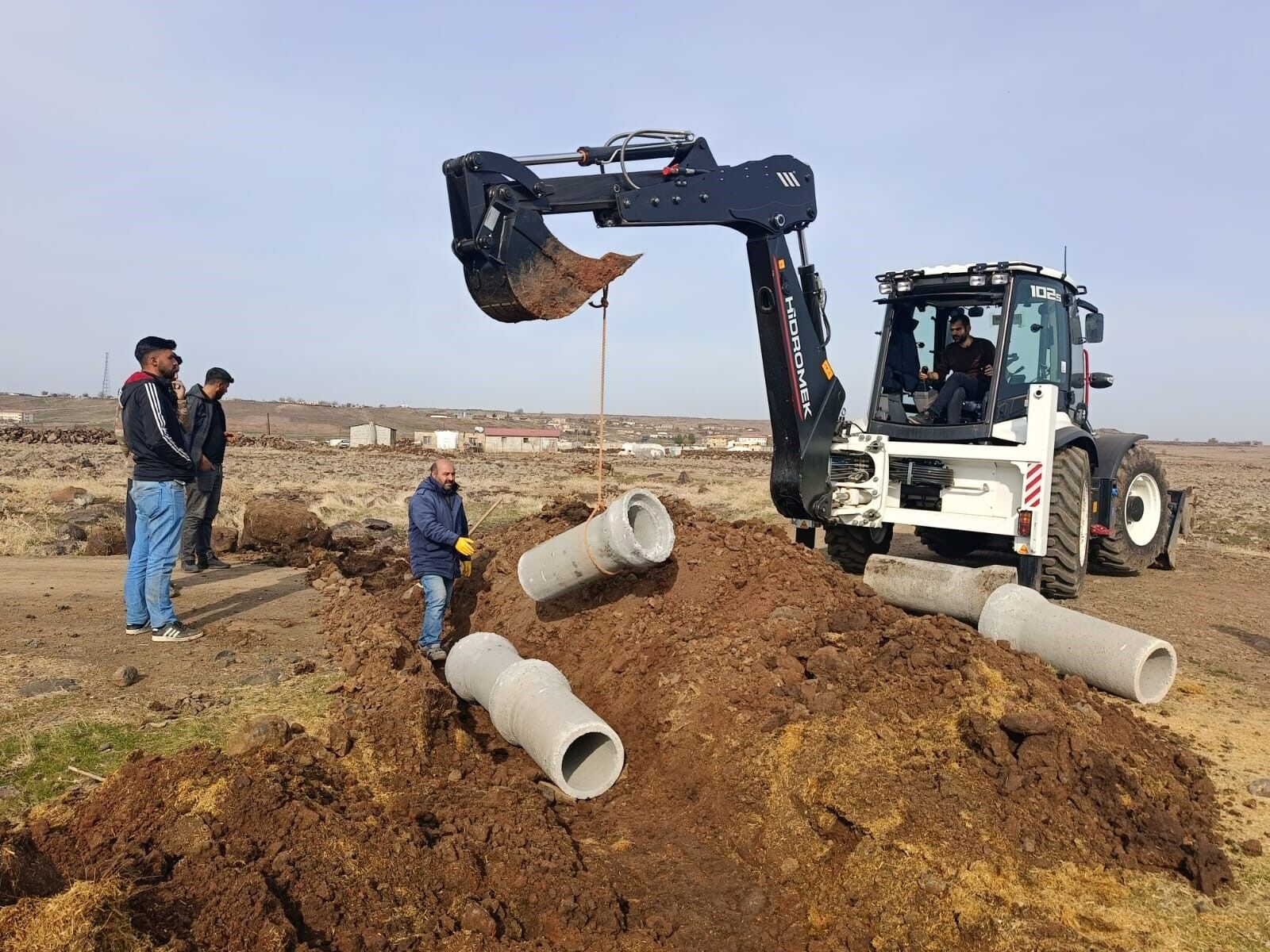 Kırsal Mahallelerde Önemli Hamle: Siverek Belediyesi’nden Kalıcı Yol Çözümü-2